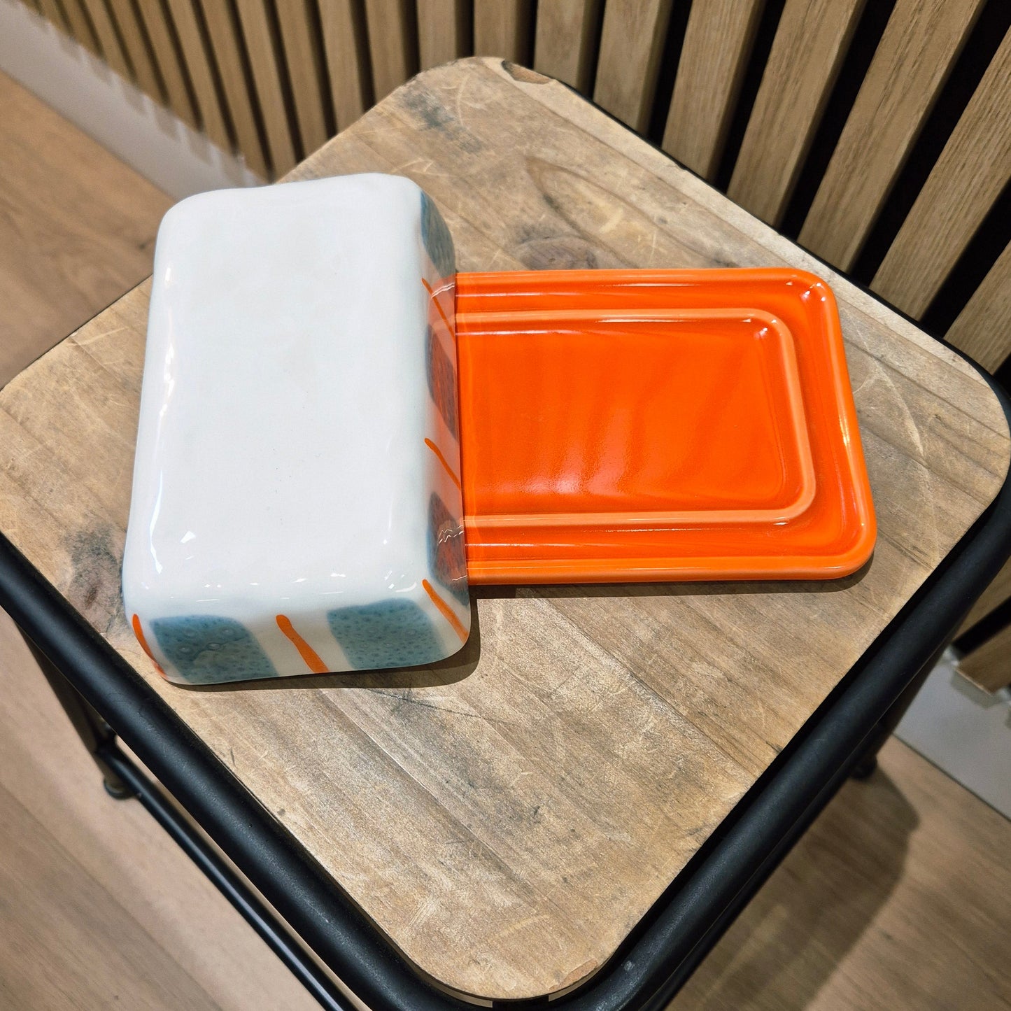 Beurrier Duro Ceramics Linear Turquoise Mare sélectionné par Déco à deux