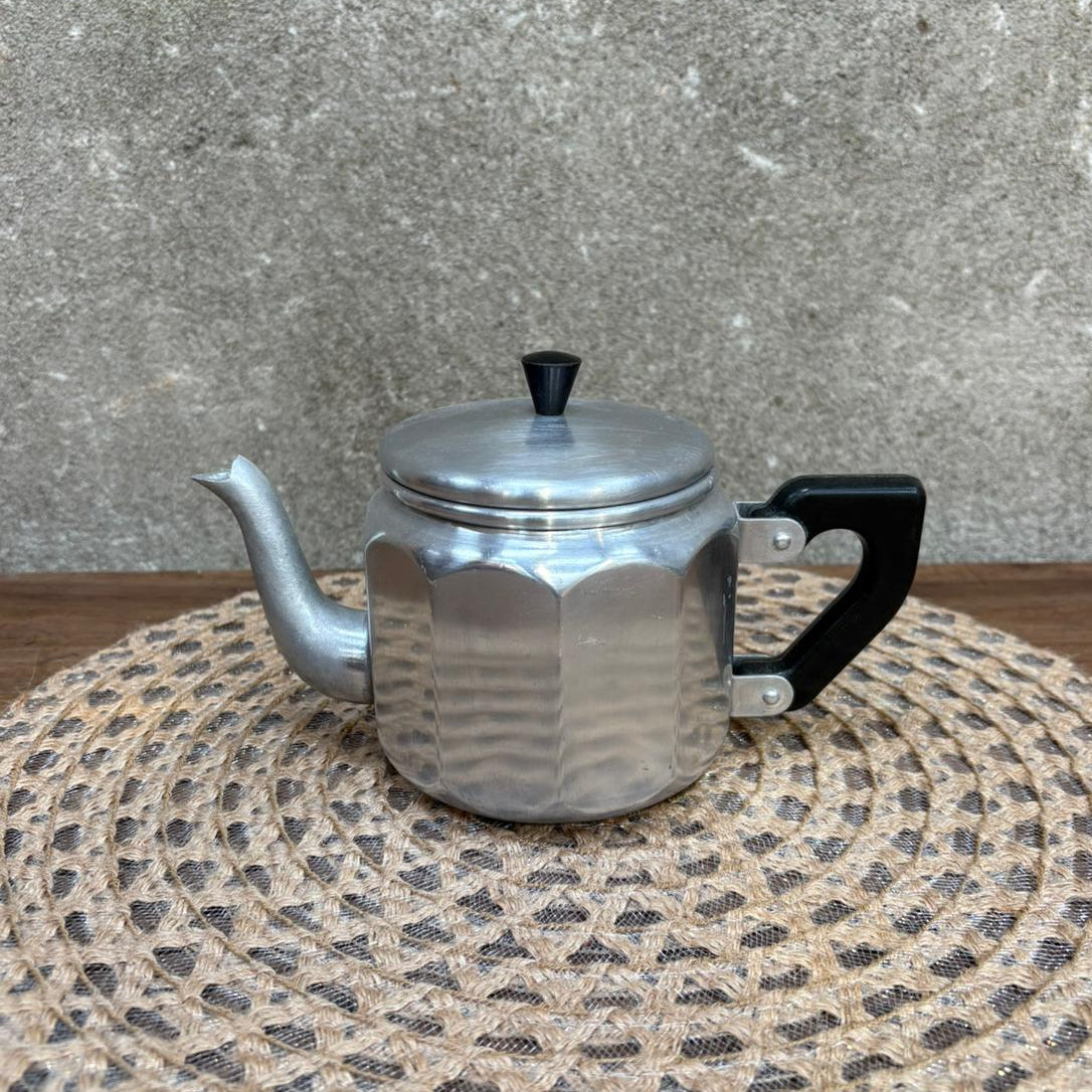 Cafetière ancienne en alu sélectionné par déco à deux 