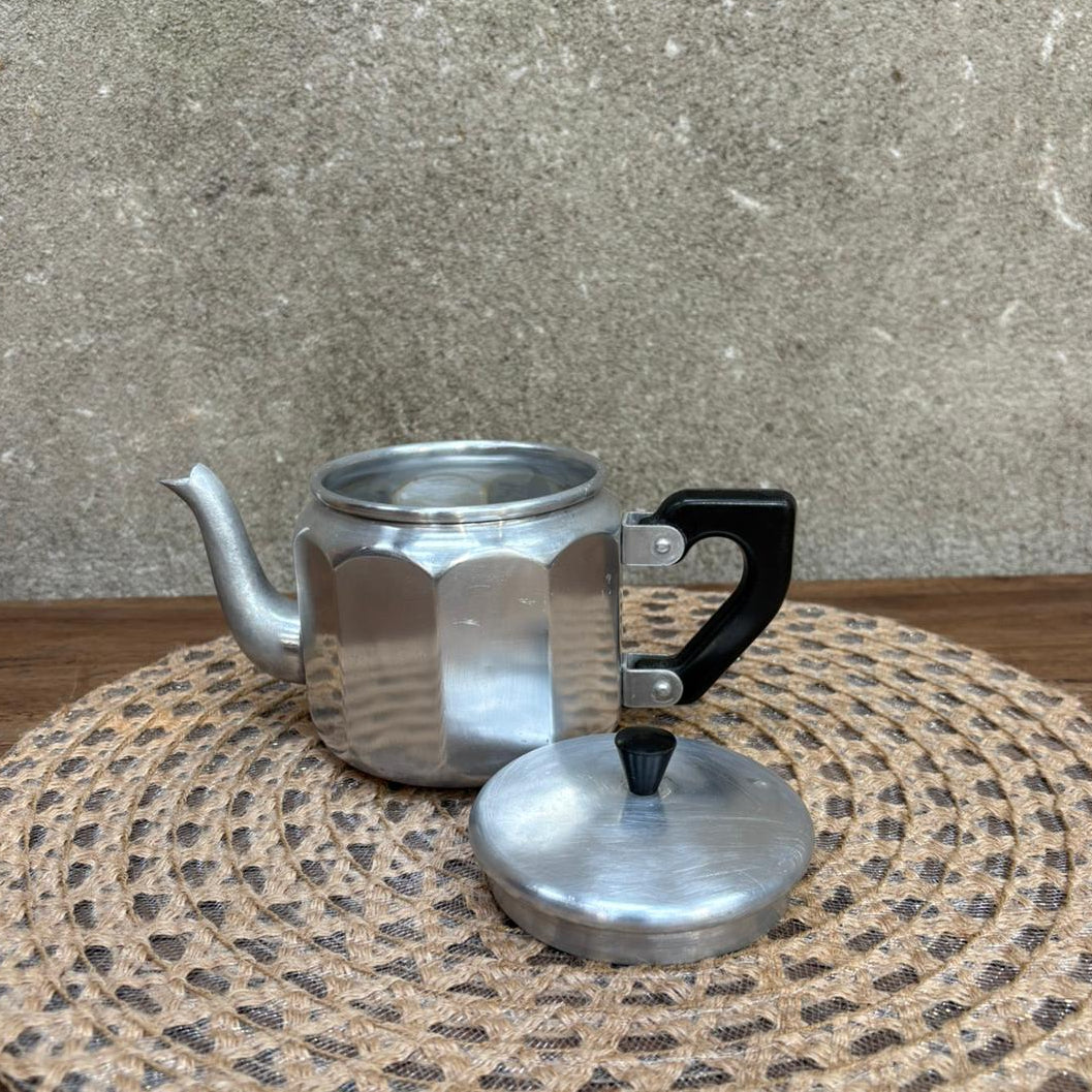 Cafetière ancienne en alu sélectionné par déco à deux 