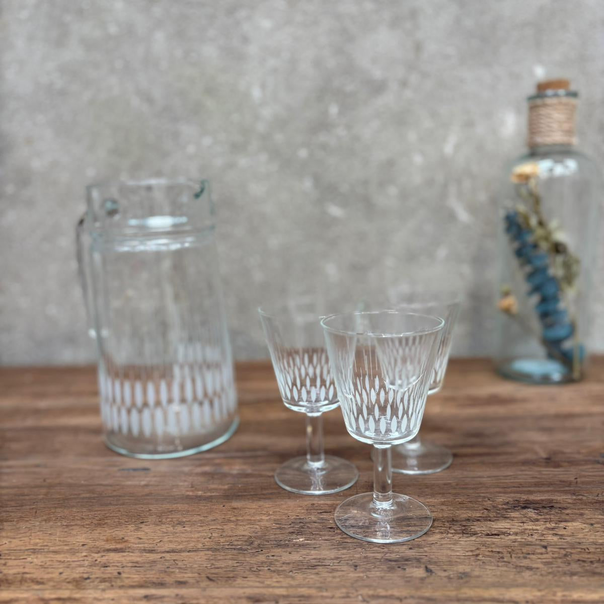Ensemble carafe et verres à pieds sélectionné pas déco à deux 