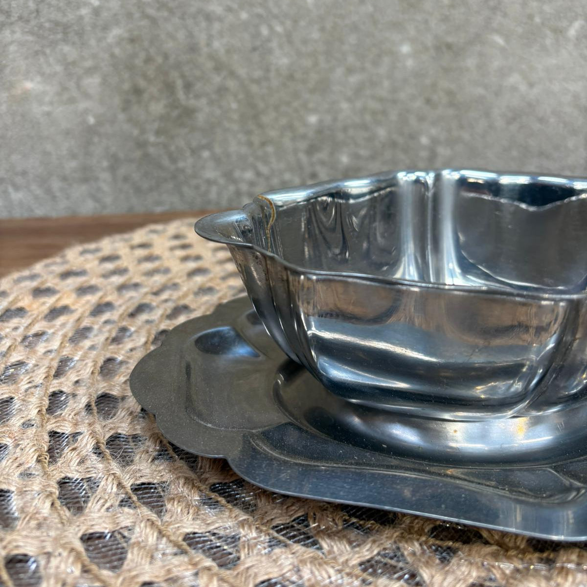 Saucier vintage en inox sélectionné par déco à deux 