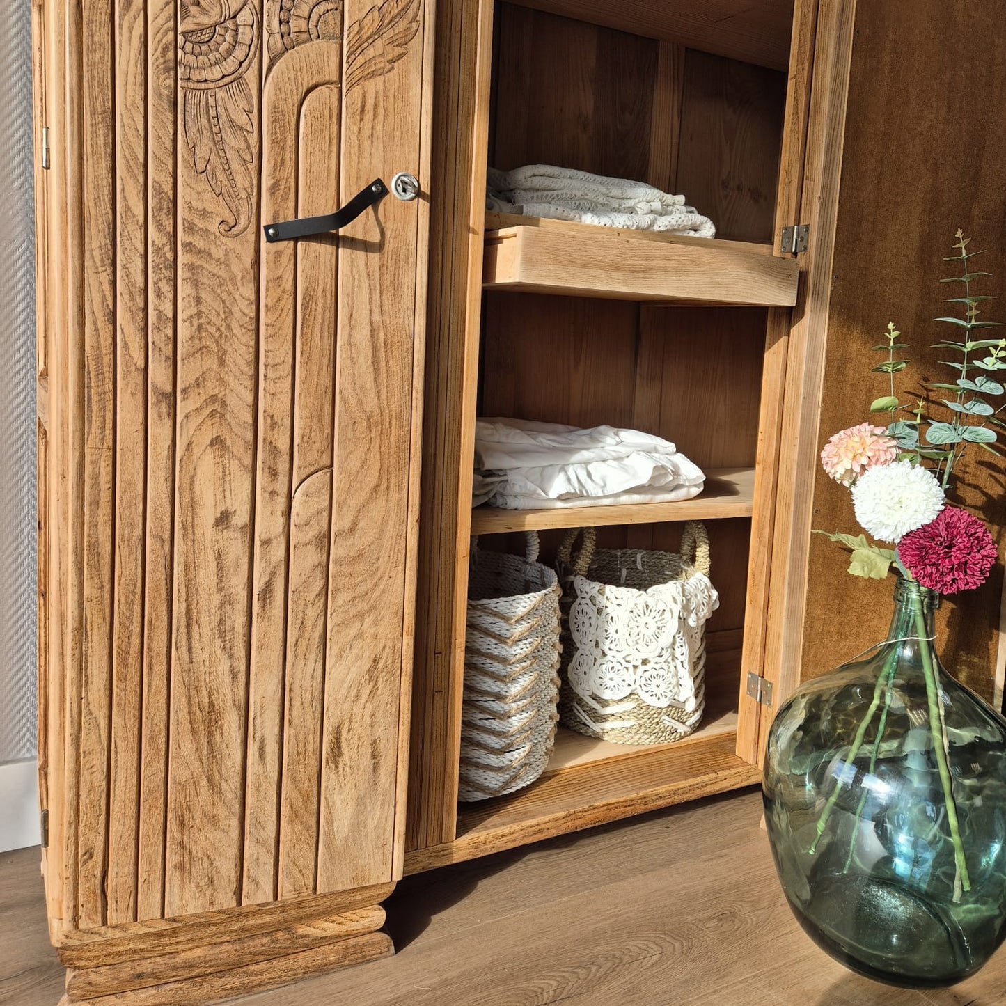 Armoire art déco vintage – objet de seconde main sélectionné par Déco à Deux