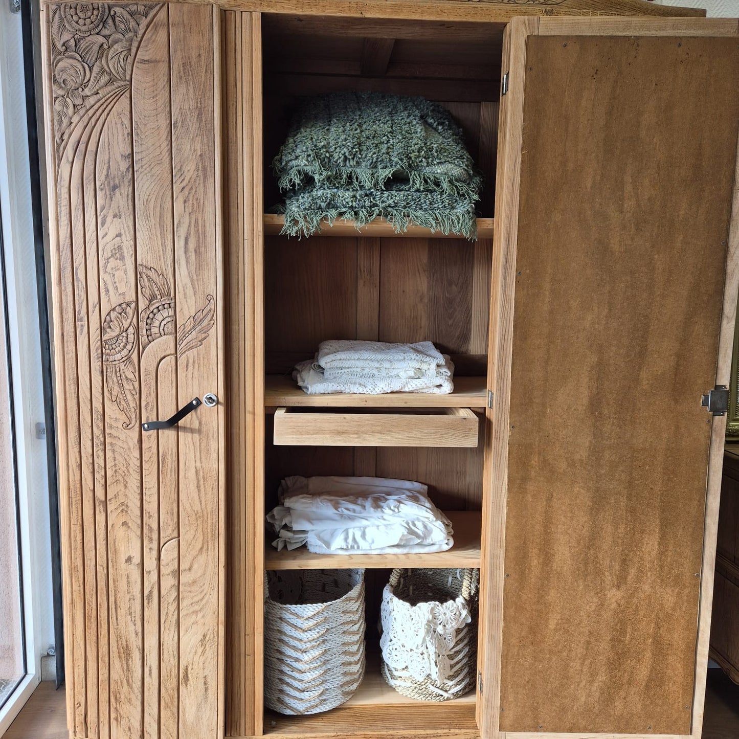 Armoire art déco vintage – objet de seconde main sélectionné par Déco à Deux