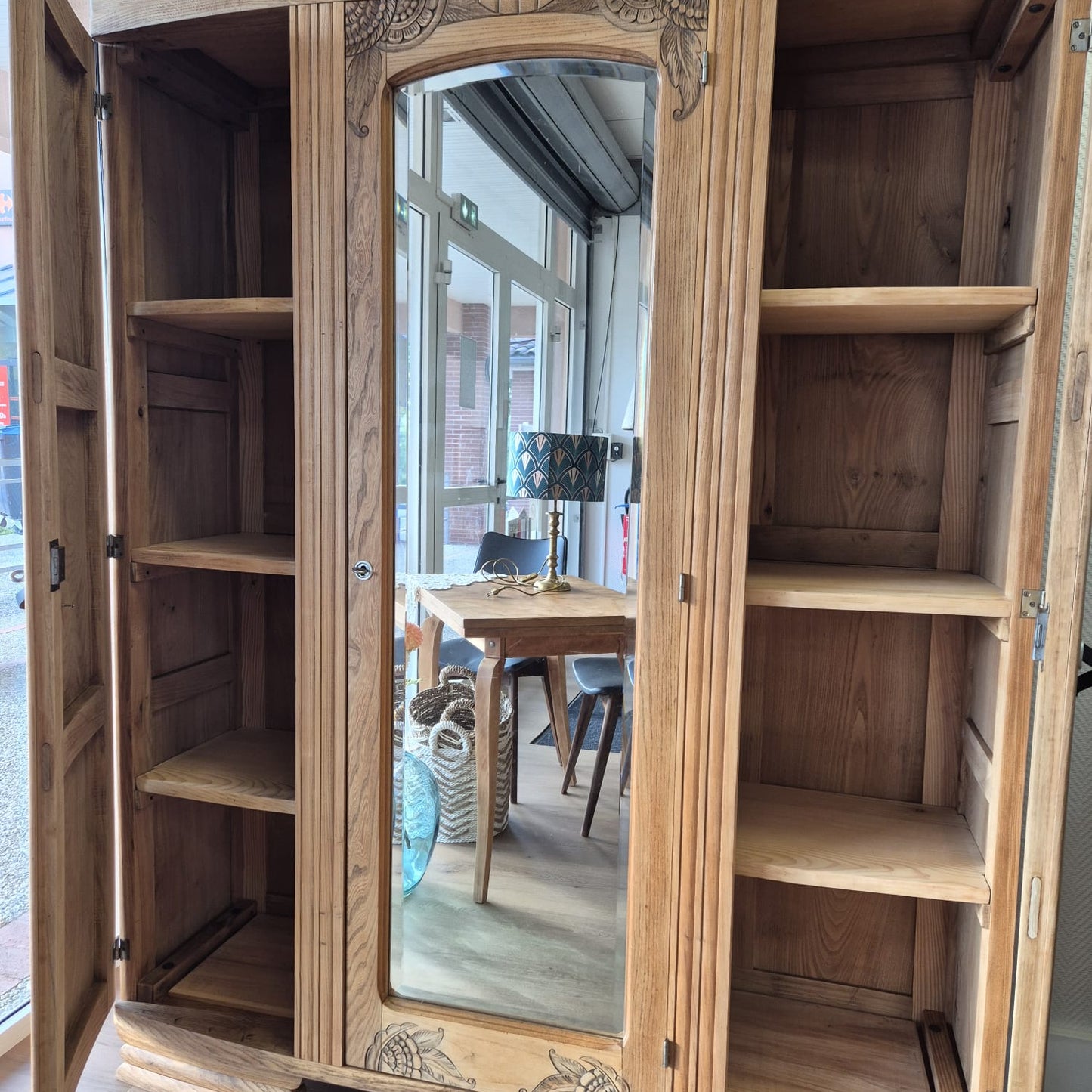 Armoire art déco vintage – objet de seconde main sélectionné par Déco à Deux