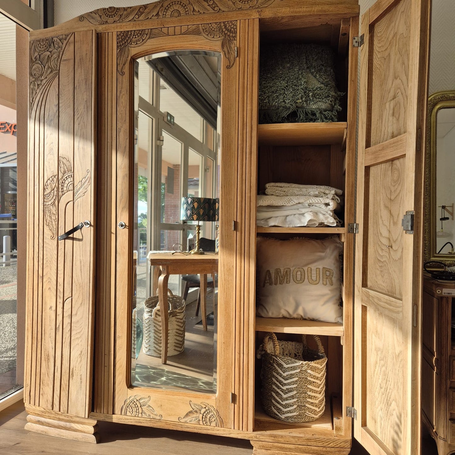 Armoire art déco vintage – objet de seconde main sélectionné par Déco à Deux