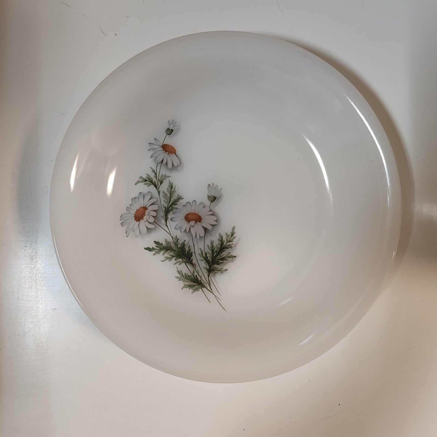 Assiette creuse "Arcopal" vintage – objet de seconde main sélectionné par Déco à Deux