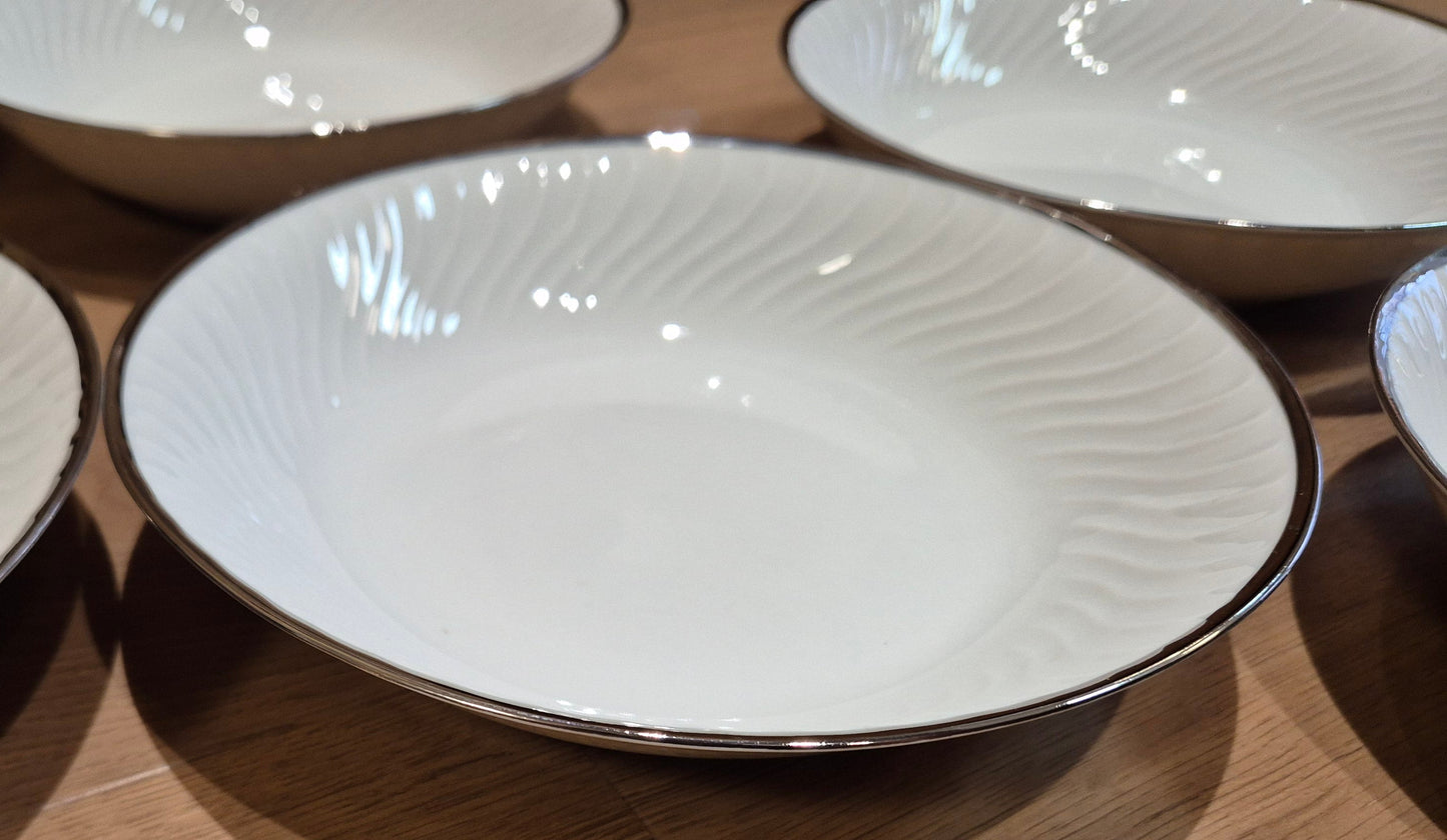 Assiette creuse en porcelaine vintage – objet de seconde main sélectionné par Déco à Deux
