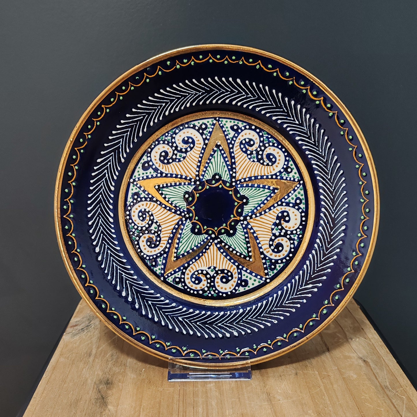 Assiette décorative plate en porcelaine vintage – objet de seconde main sélectionné par Déco à Deux
