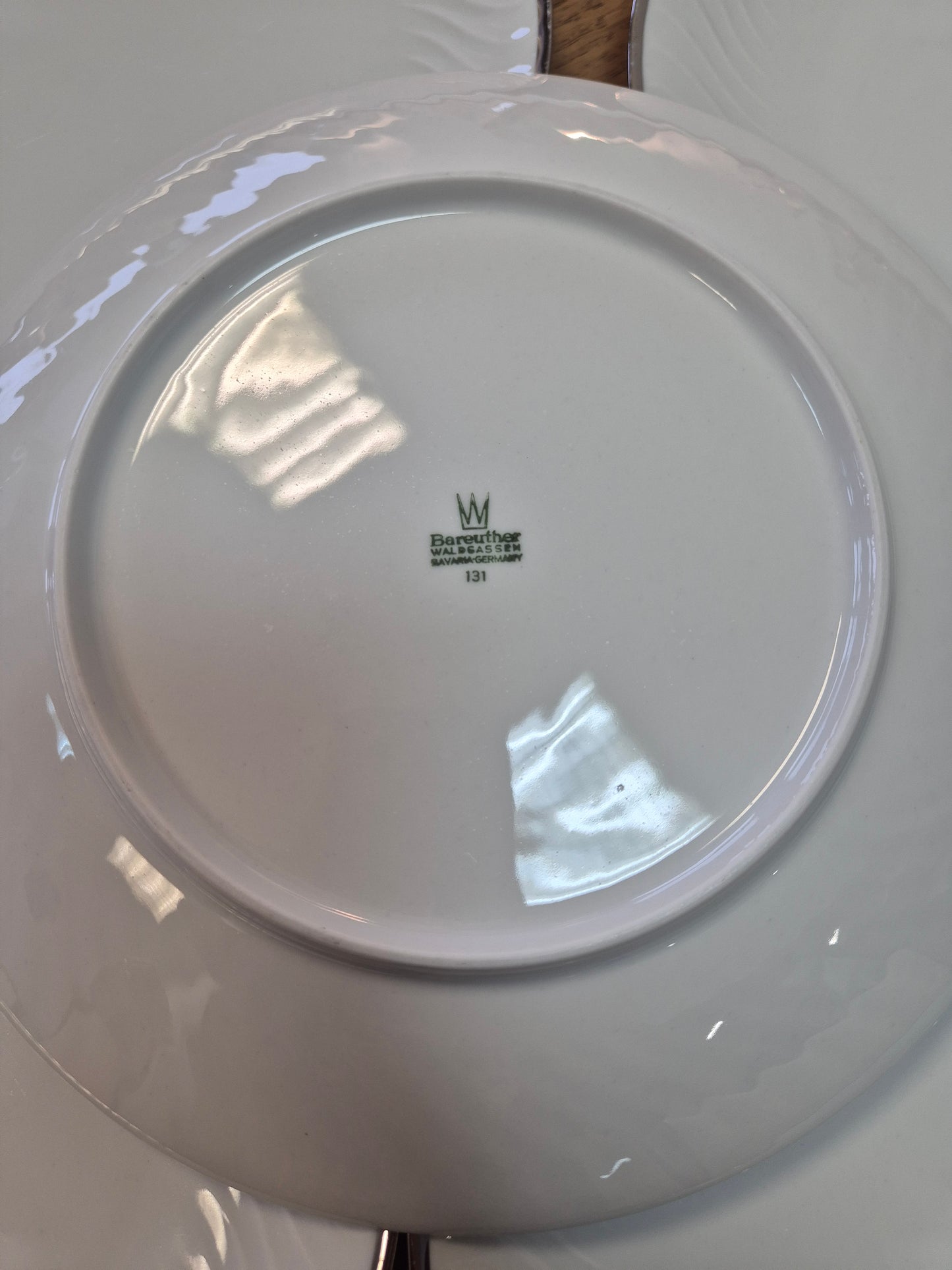 Assiette plate en porcelaine vintage – objet de seconde main sélectionné par Déco à Deux
