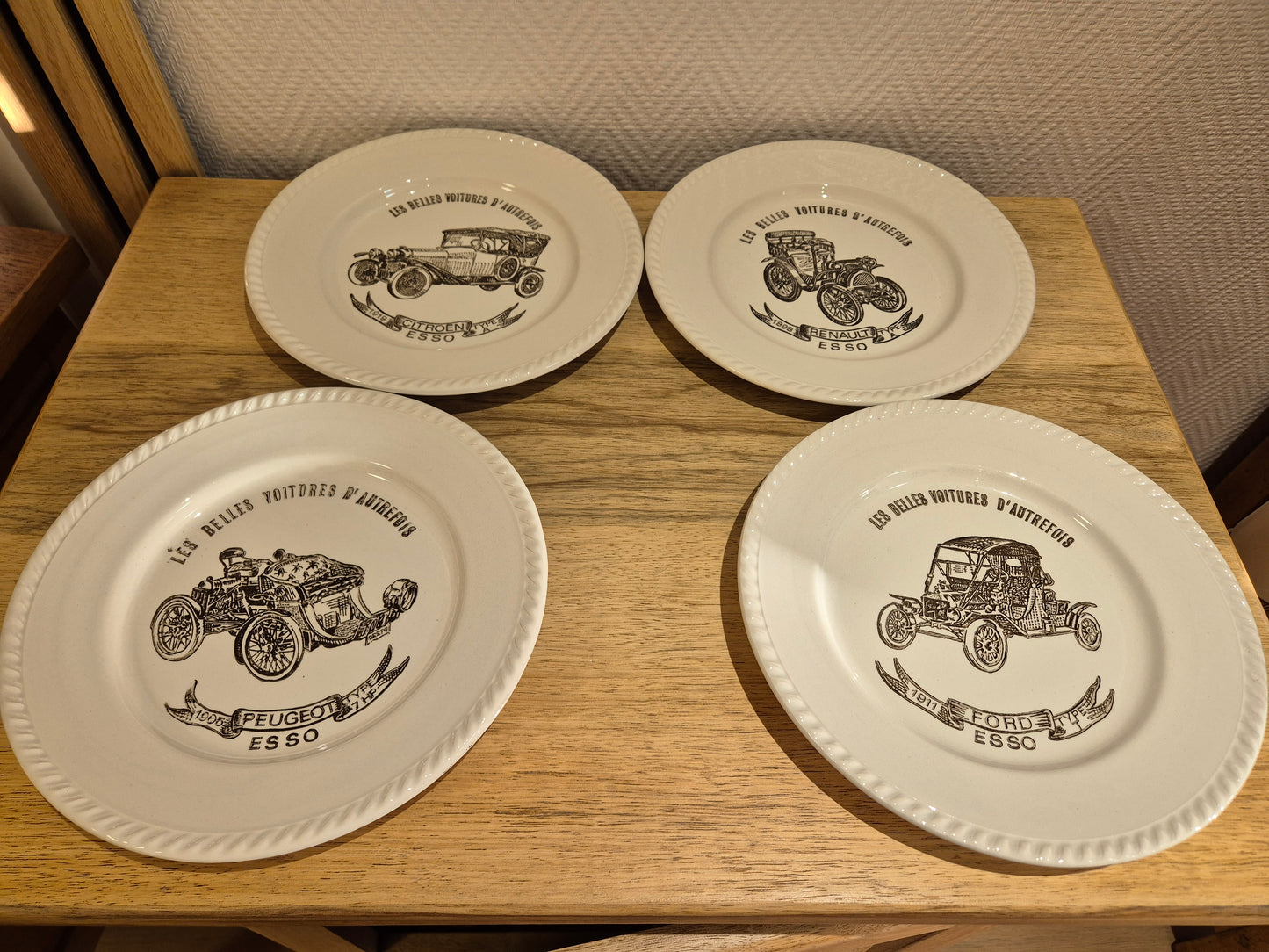 Assiette plate voiture ancienne ESSO vintage – objet de seconde main sélectionné par Déco à Deux
