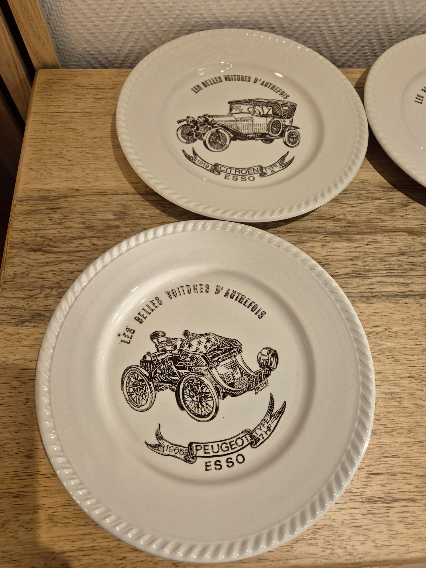 Assiette plate voiture ancienne ESSO vintage – objet de seconde main sélectionné par Déco à Deux
