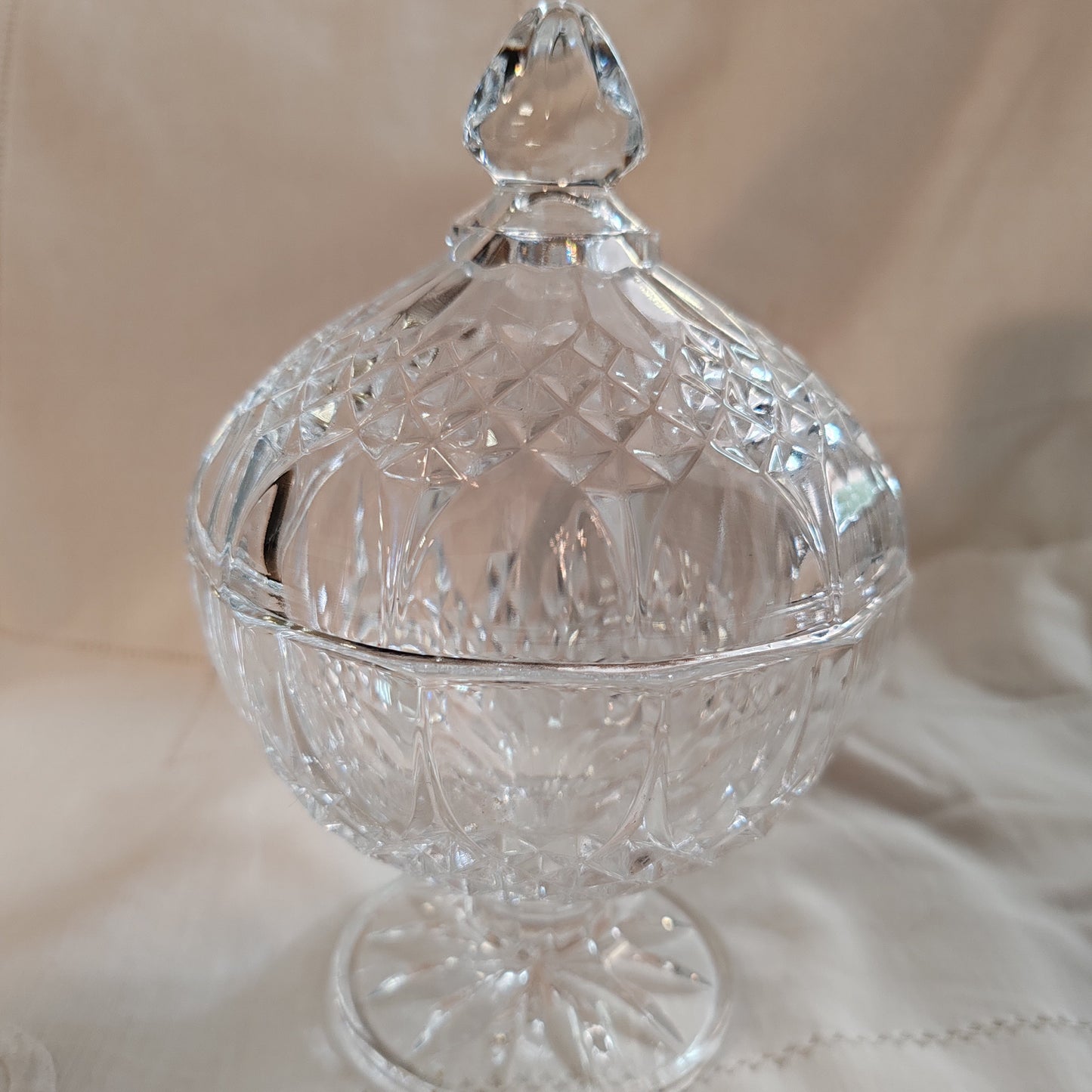 Bonbonnière en cristal vintage – objet de seconde main sélectionné par Déco à Deux