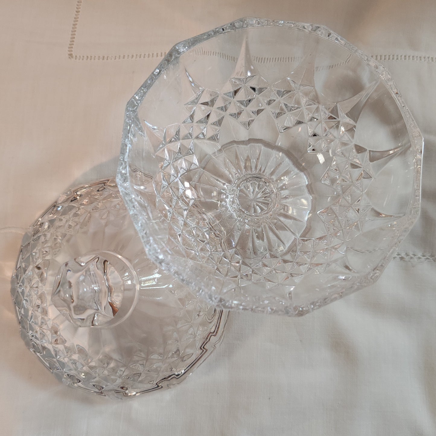 Bonbonnière en cristal vintage – objet de seconde main sélectionné par Déco à Deux
