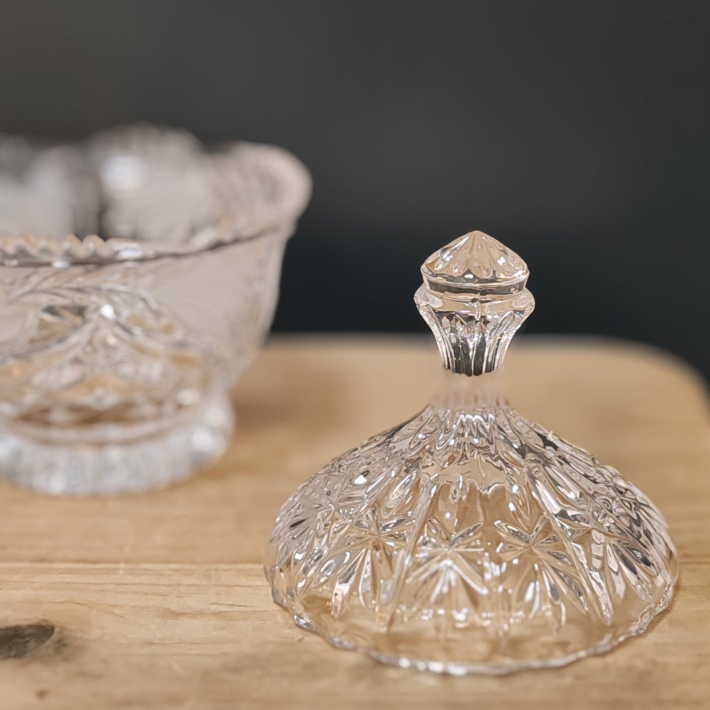 bonbonniere en cristal vintage – objet de seconde main sélectionné par Déco à Deux