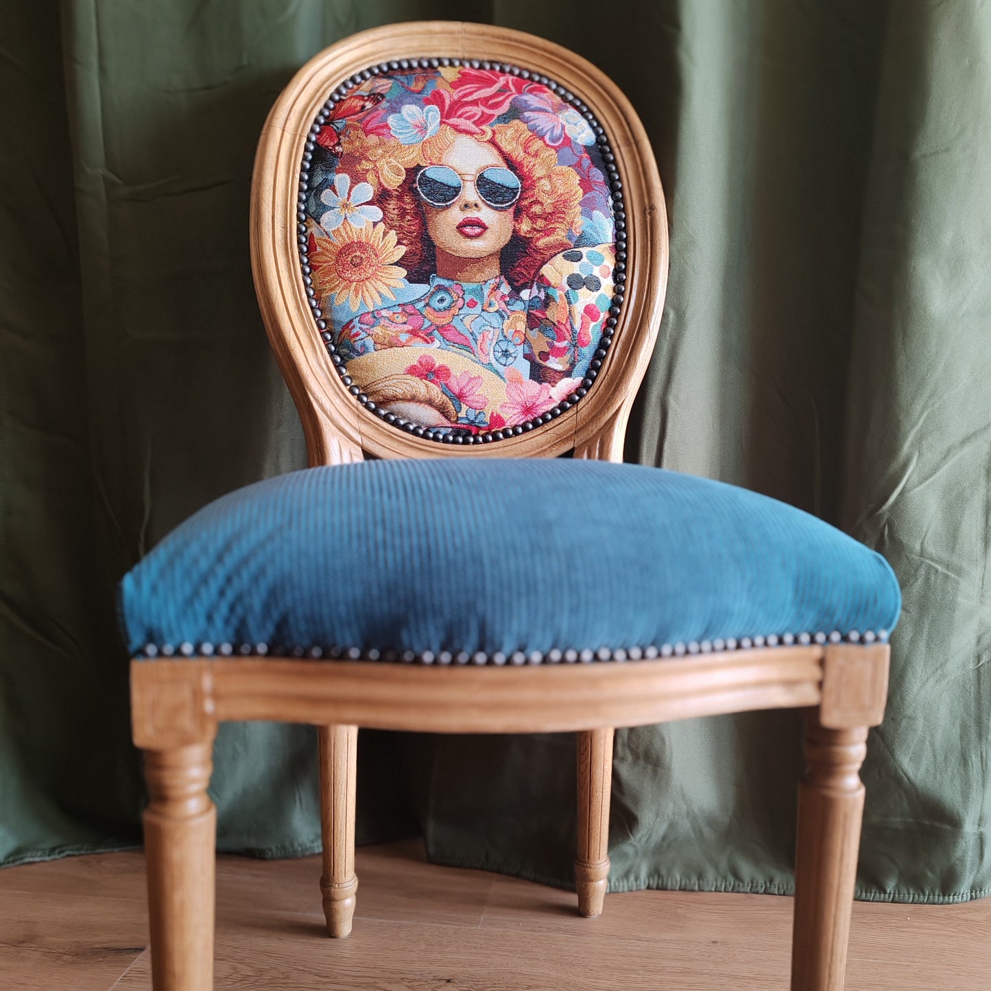 chaise medaillon lunette ronde vintage – objet de seconde main sélectionné par Déco à Deux