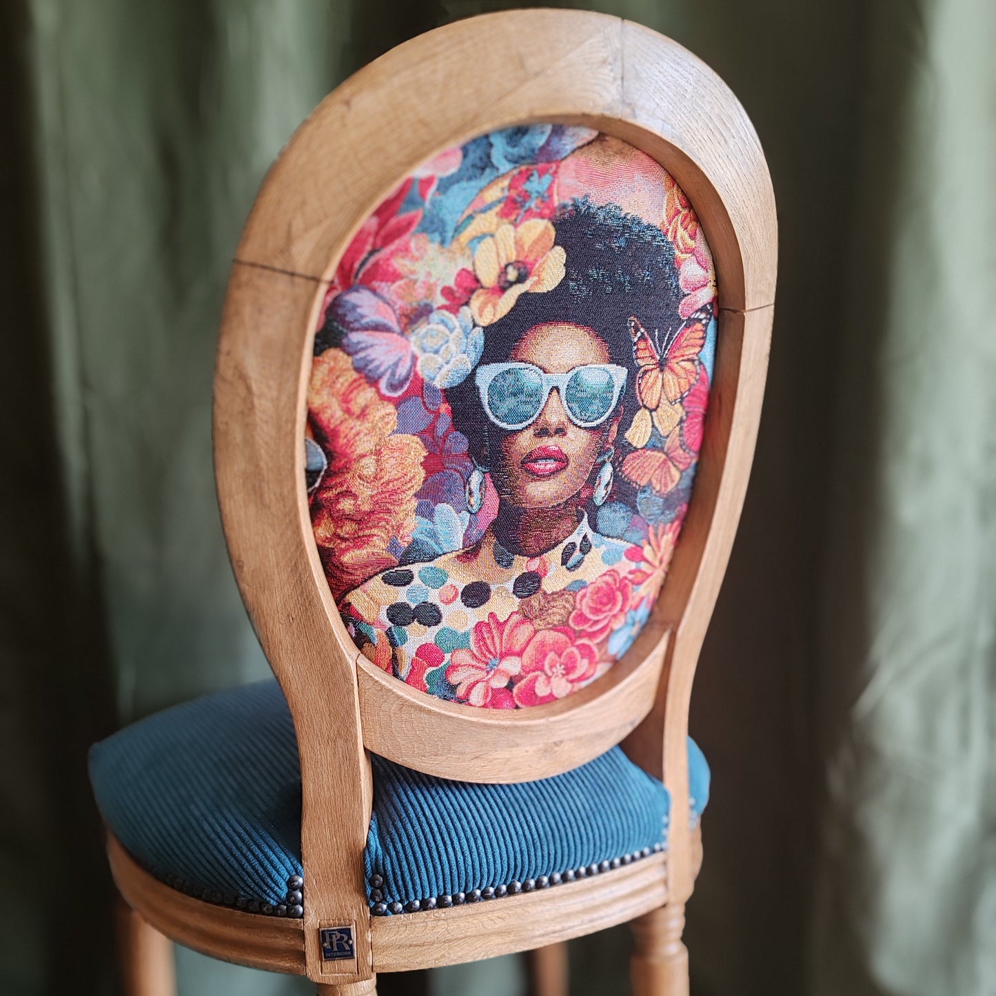 chaise medaillon lunette ronde vintage – objet de seconde main sélectionné par Déco à Deux