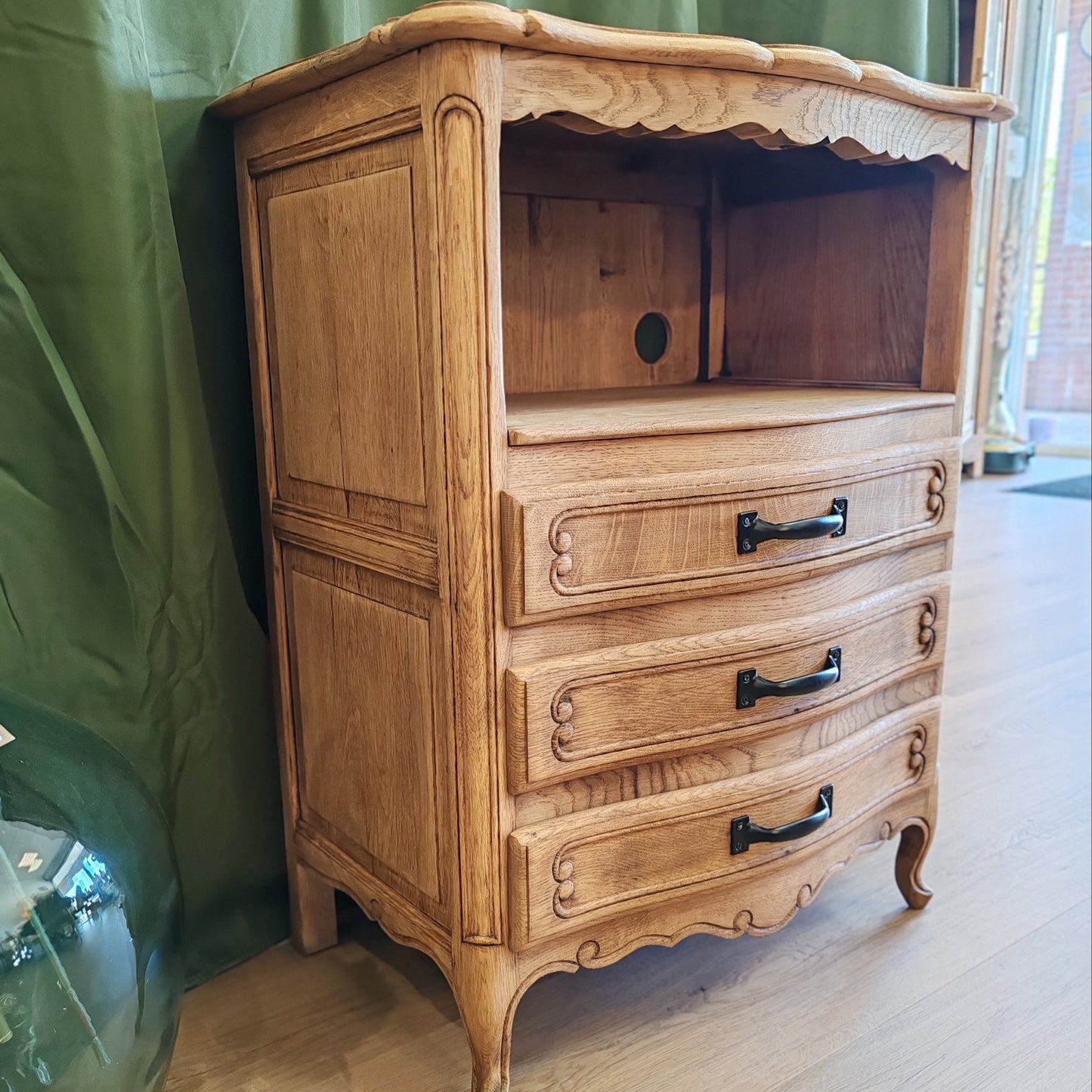 Chevet ancien vintage – objet de seconde main sélectionné par Déco à Deux