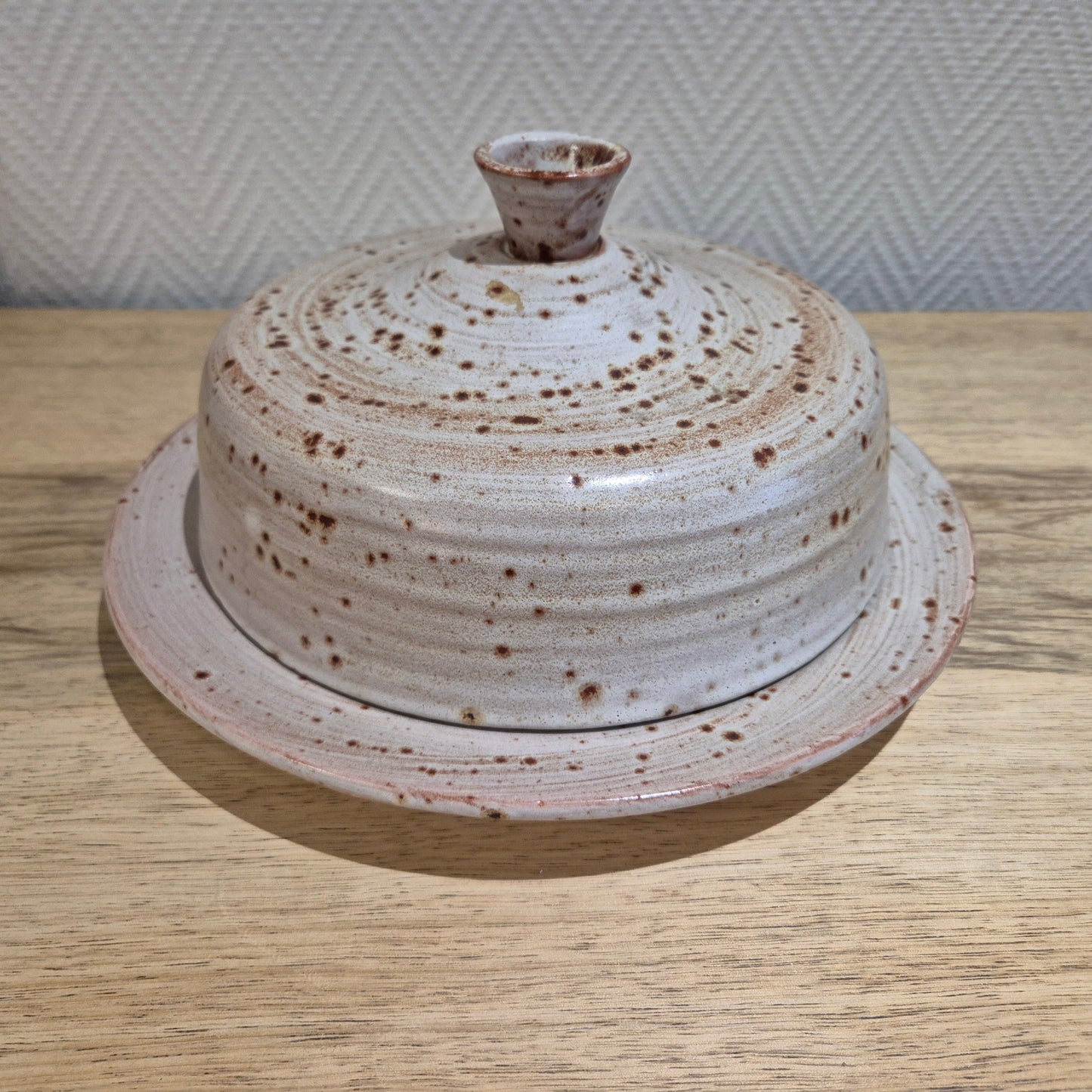 Cloche à fromage Claude Paci - Vallauris vintage – objet de seconde main sélectionné par Déco à Deux
