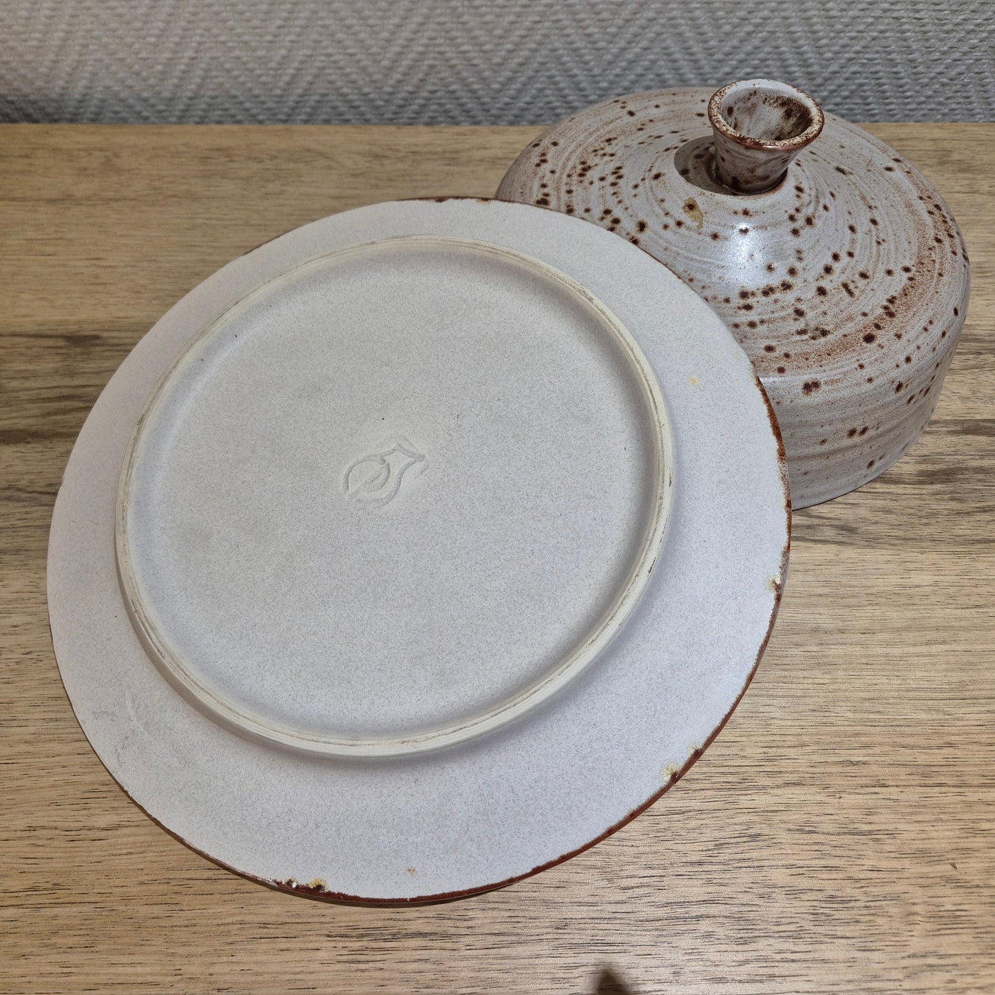 Cloche à fromage Claude Paci - Vallauris vintage – objet de seconde main sélectionné par Déco à Deux
