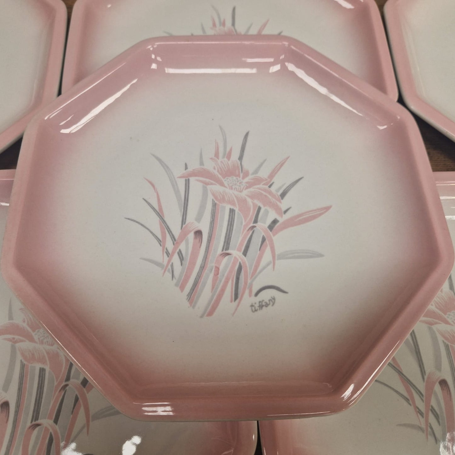 Ensemble assiette plate vintage – objet de seconde main sélectionné par Déco à Deux
