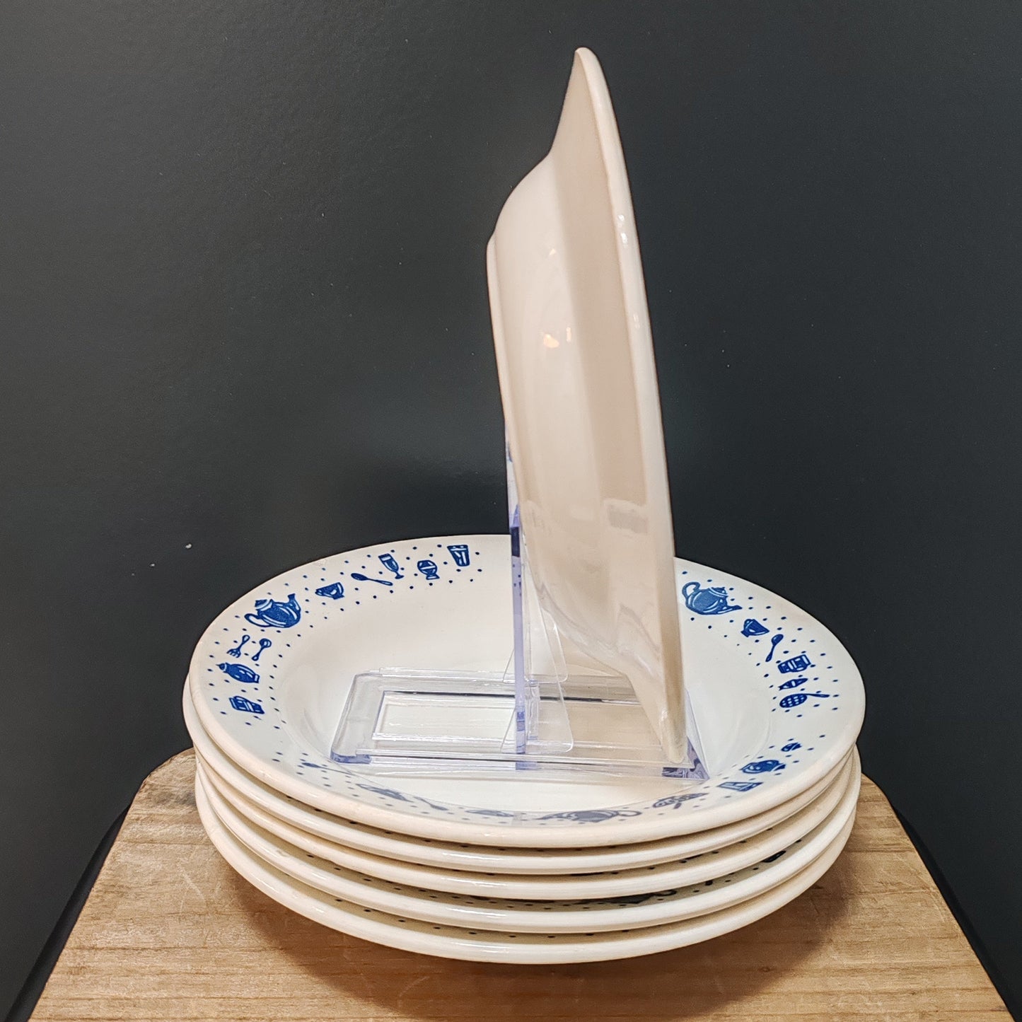 Ensemble assiettes creuses vintage – objet de seconde main sélectionné par Déco à Deux