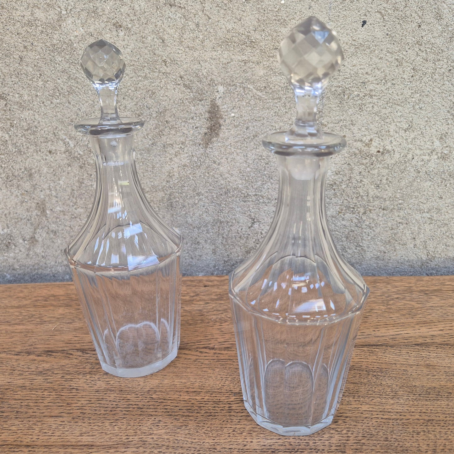 Ensemble de carafes en verre vintage – objet de seconde main sélectionné par Déco à Deux