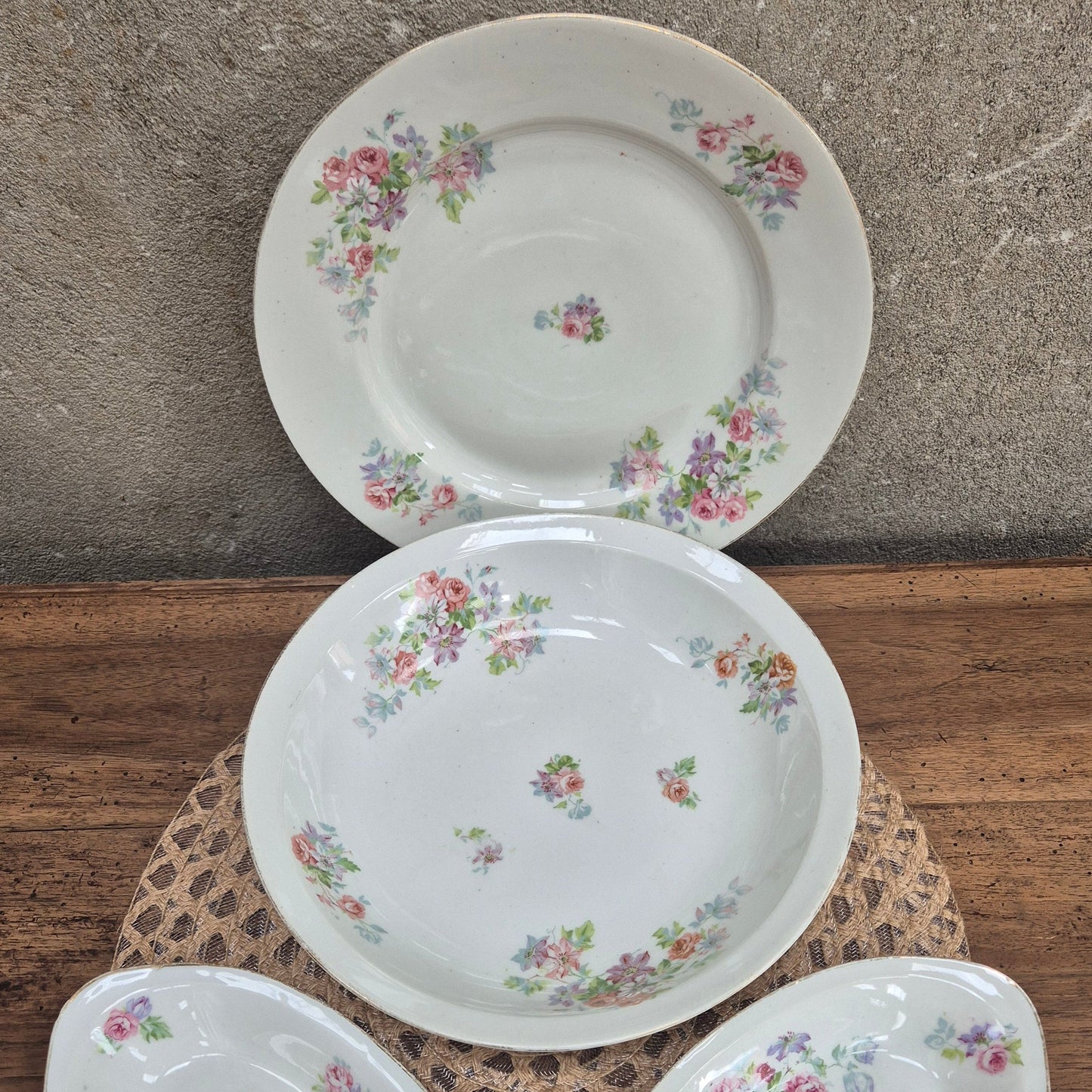 Ensemble de deux plats et deux raviers en porcelaine vintage – objet de seconde main sélectionné par Déco à Deux