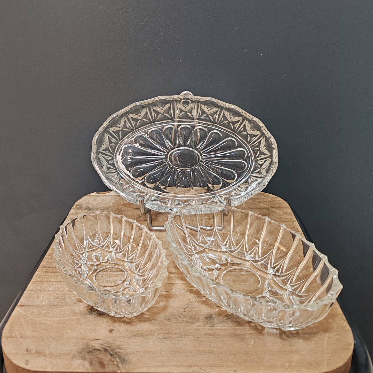 Ensemble de trois raviers en verre vintage – objet de seconde main sélectionné par Déco à Deux
