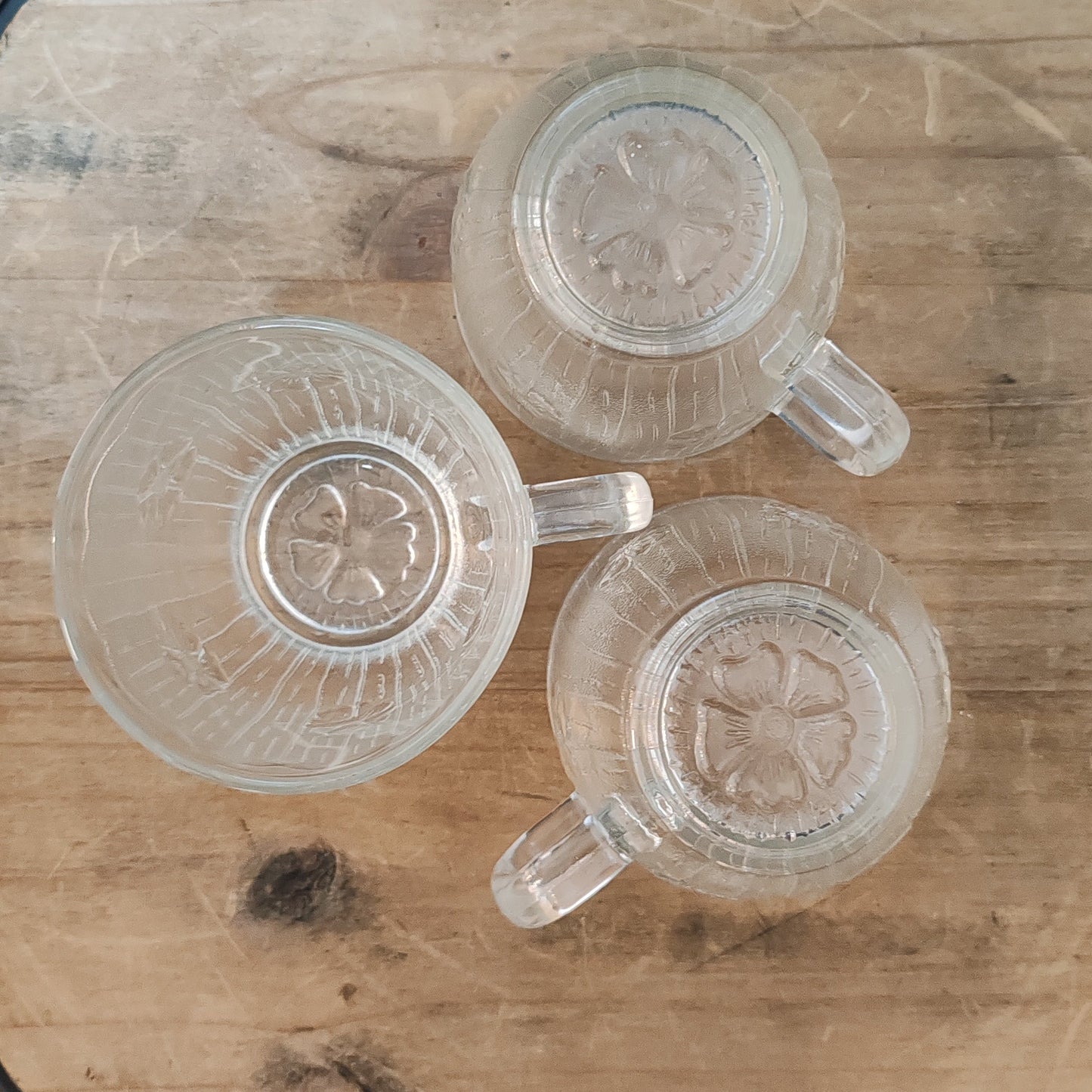 Ensemble Trois Petites tasses vintage – objet de seconde main sélectionné par Déco à Deux