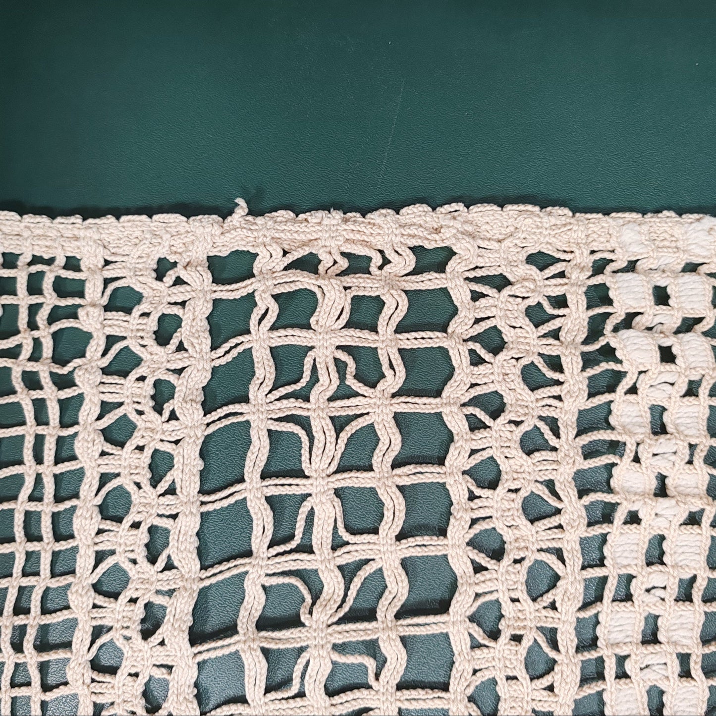 Grande nappe beige vintage – objet de seconde main sélectionné par Déco à Deux