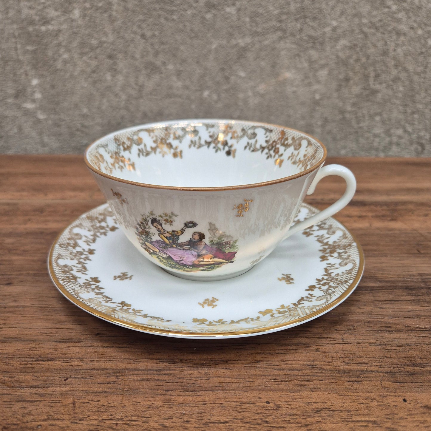 Grande tasse et sous tasse en porcelaine vintage – objet de seconde main sélectionné par Déco à Deux