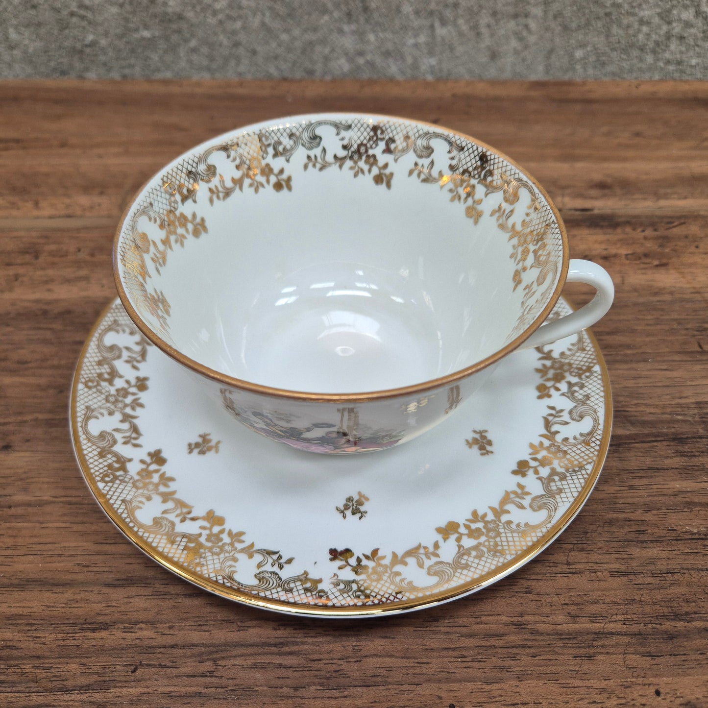 Grande tasse et sous tasse en porcelaine vintage – objet de seconde main sélectionné par Déco à Deux