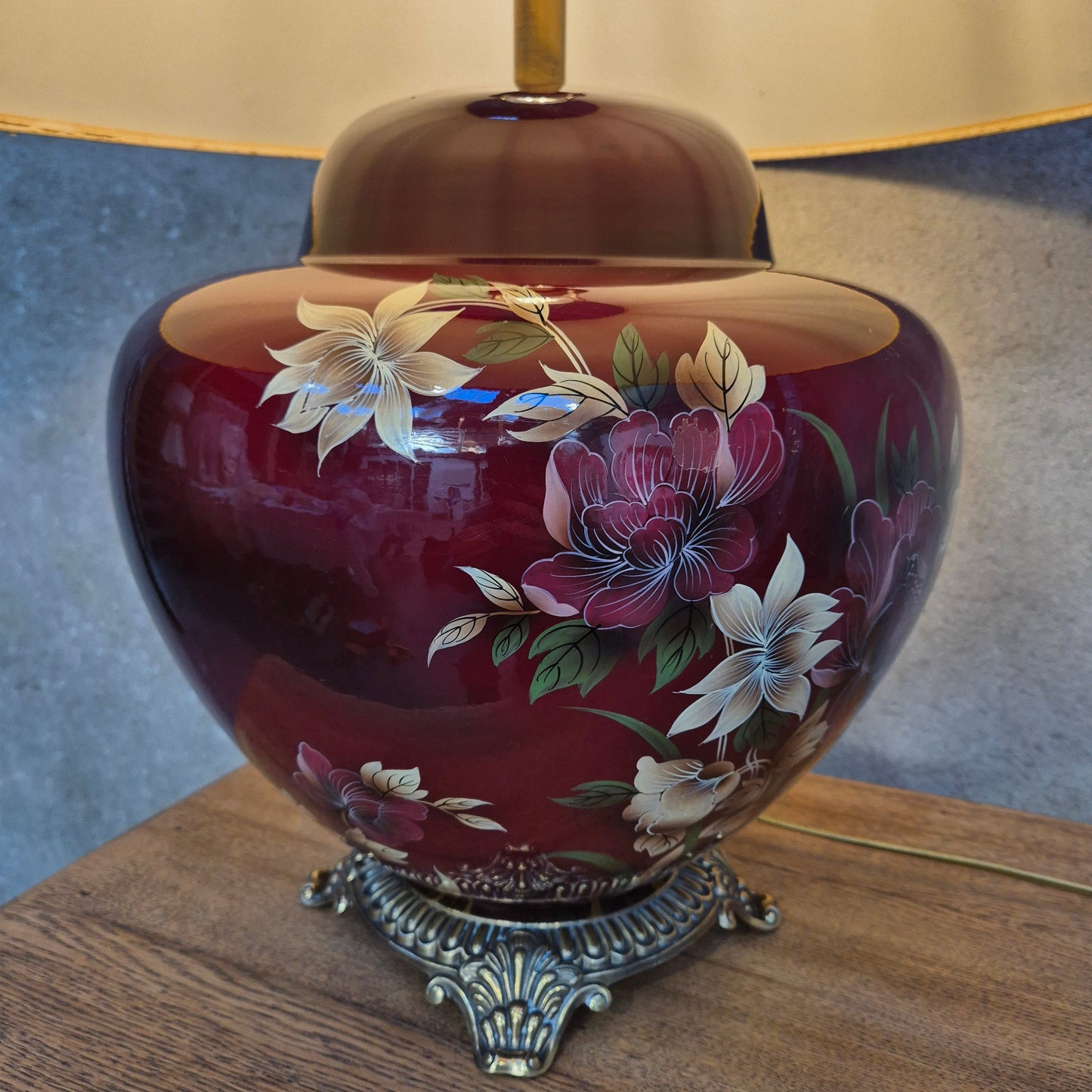 Lampe à poser bordeaux vintage – objet de seconde main sélectionné par Déco à Deux