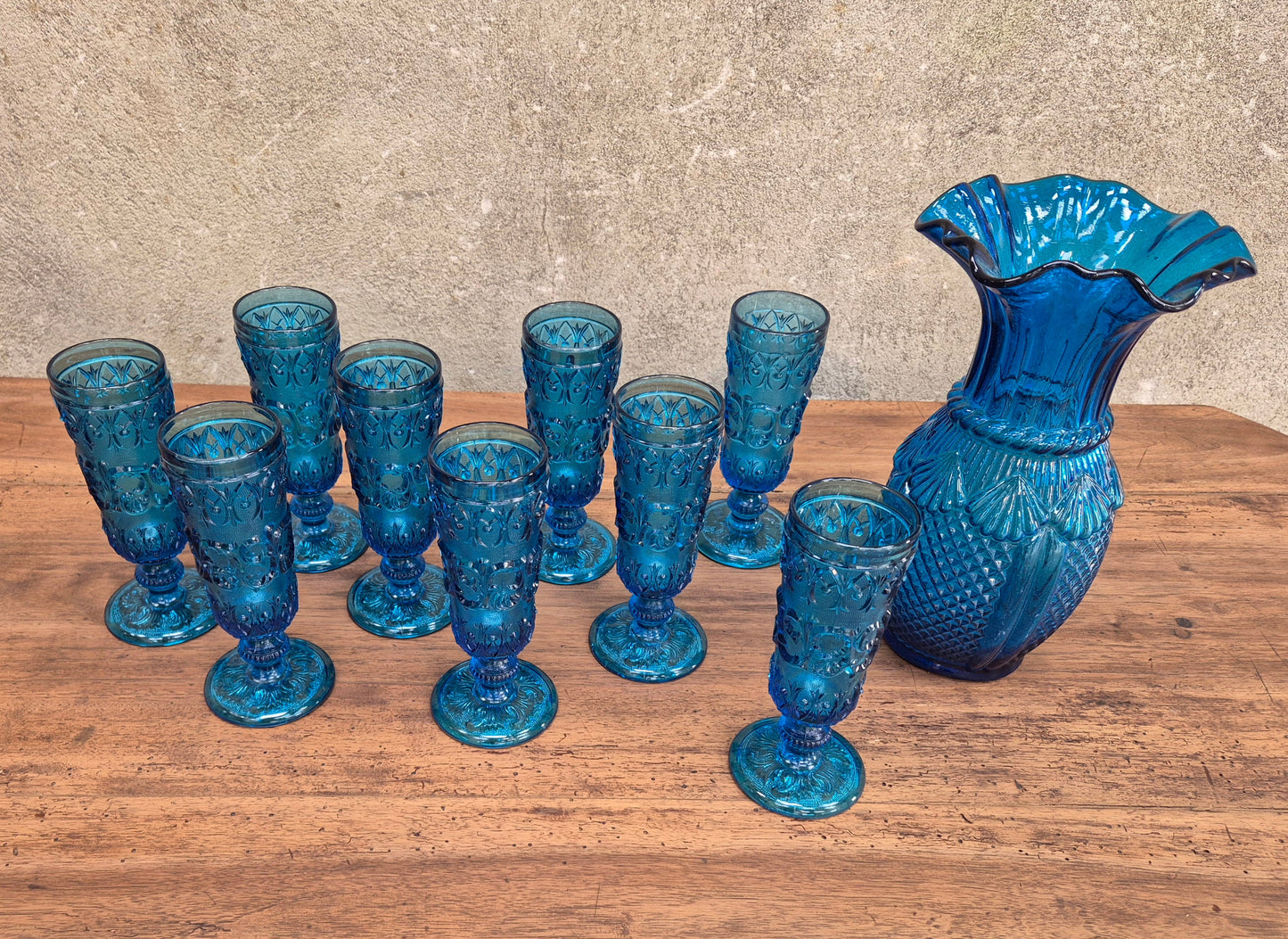 Lot de 9 verres à champagne bleu vintage – objet de seconde main sélectionné par Déco à Deux