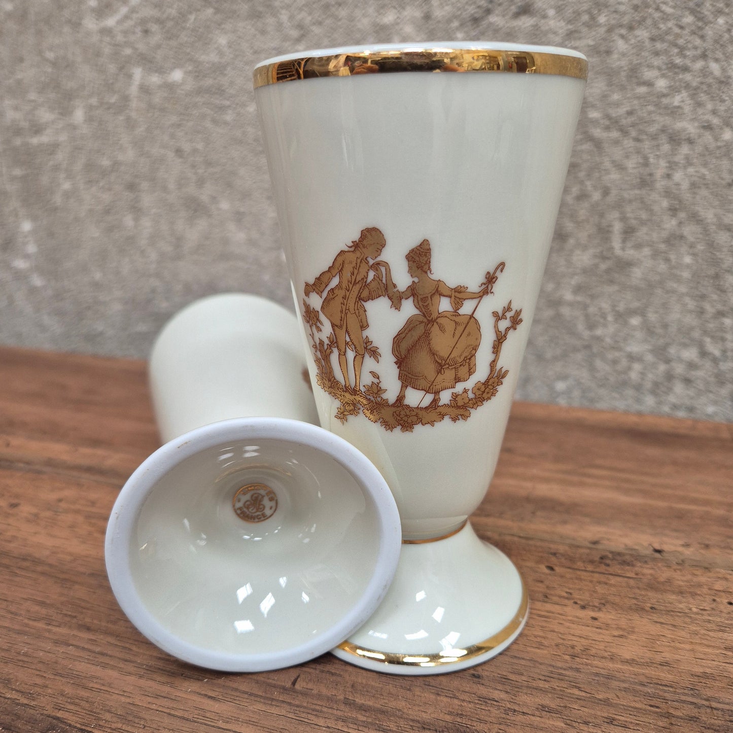 Lot de deux mazagrans en porcelaine vintage – objet de seconde main sélectionné par Déco à Deux