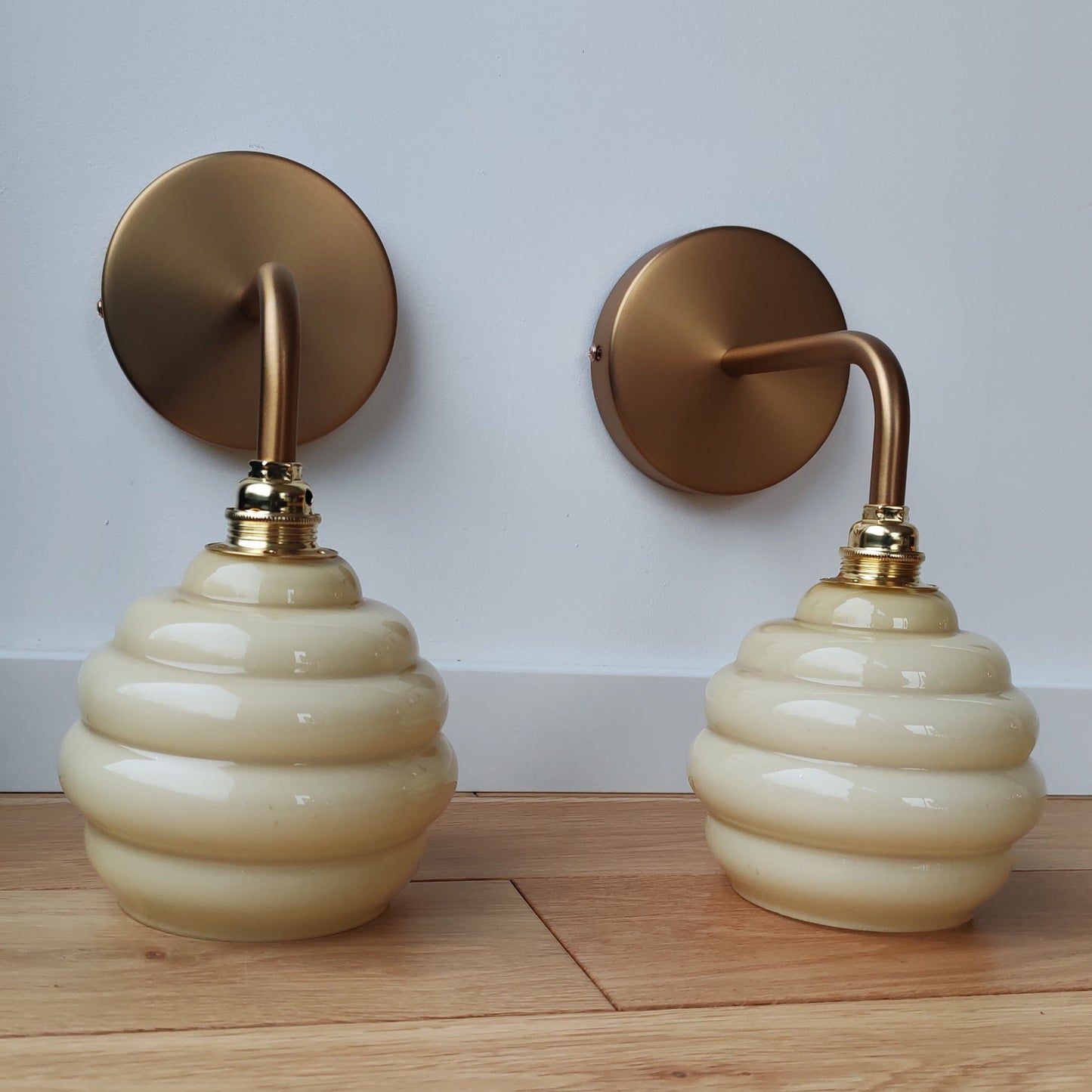 Paire d'appliques murales Abeille vintage – objet de seconde main sélectionné par Déco à Deux
