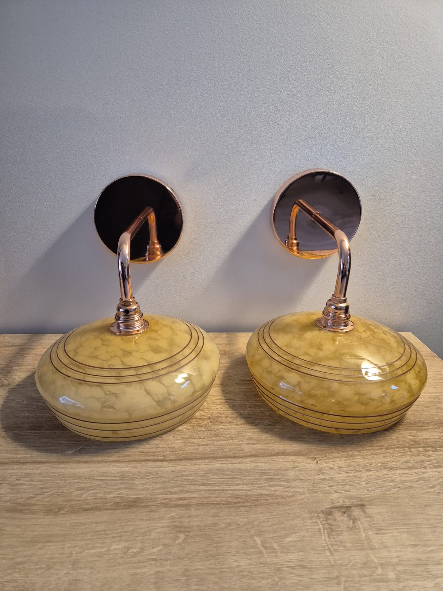 Paire d'appliques murales en verres anciens jaune vintage – objet de seconde main sélectionné par Déco à Deux
