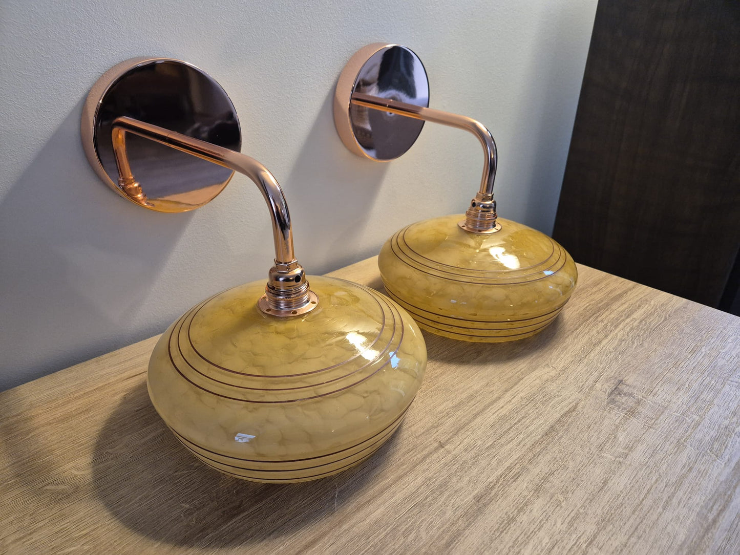 Paire d'appliques murales en verres anciens jaune vintage – objet de seconde main sélectionné par Déco à Deux
