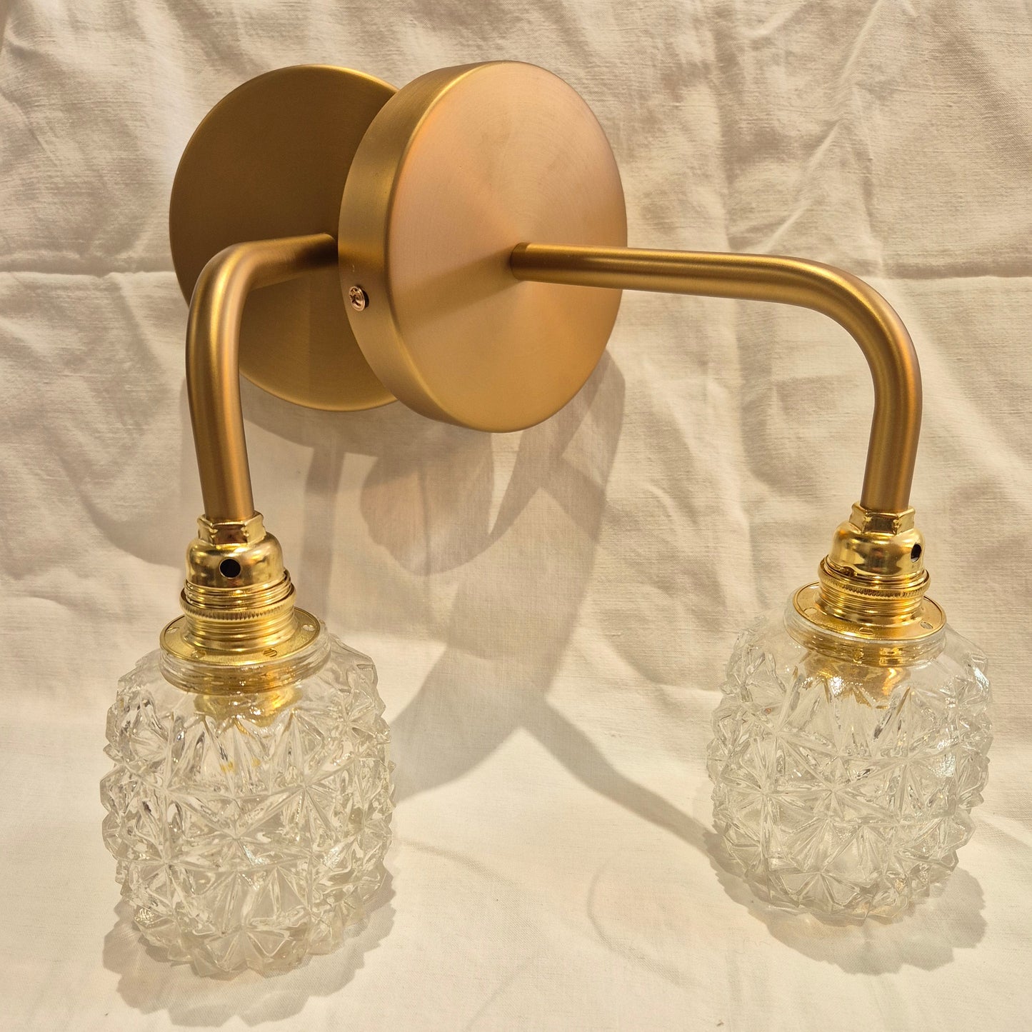Paire d'appliques murales en verres anciens vintage – objet de seconde main sélectionné par Déco à Deux