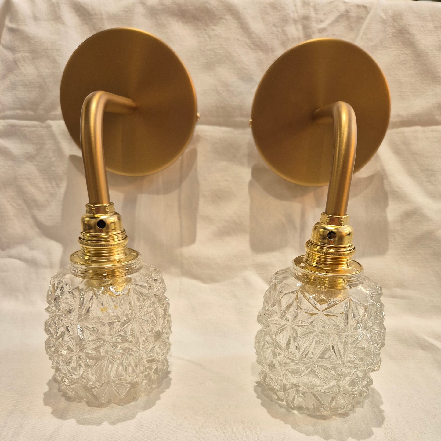 Paire d'appliques murales en verres anciens vintage – objet de seconde main sélectionné par Déco à Deux