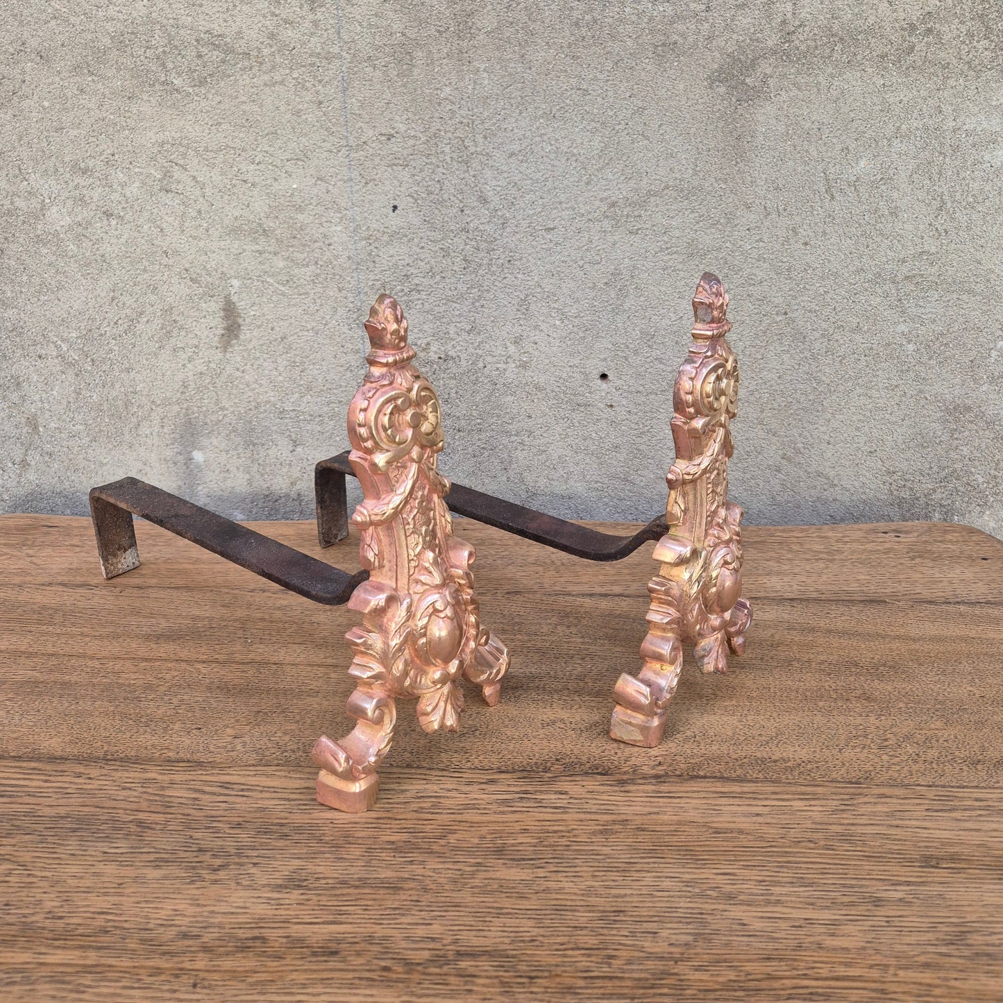 Paire de chenets anciens vintage – objet de seconde main sélectionné par Déco à Deux