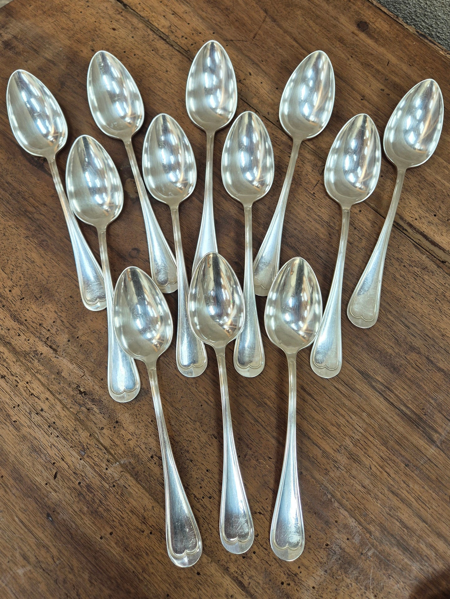 Partie de ménagère en métal argenté vintage – objet de seconde main sélectionné par Déco à Deux