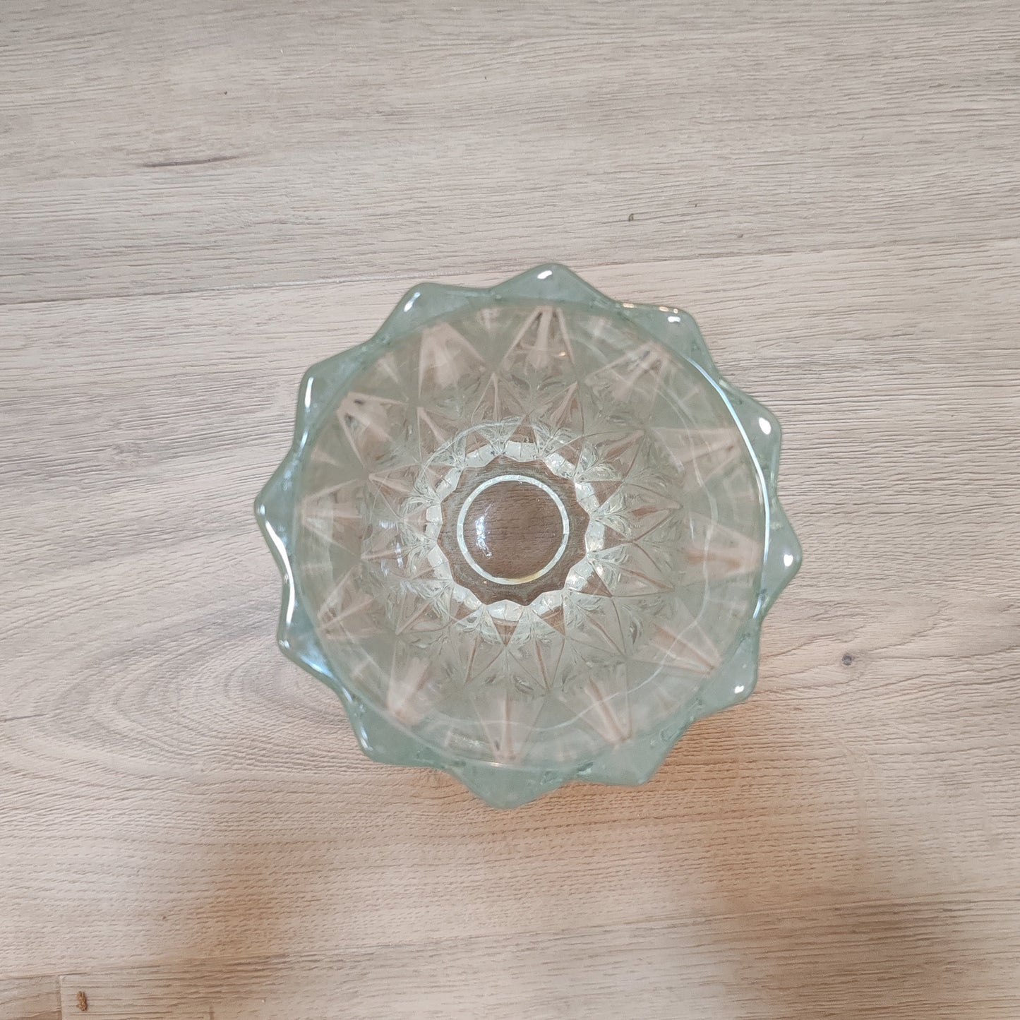Petit vase en verre vintage – objet de seconde main sélectionné par Déco à Deux