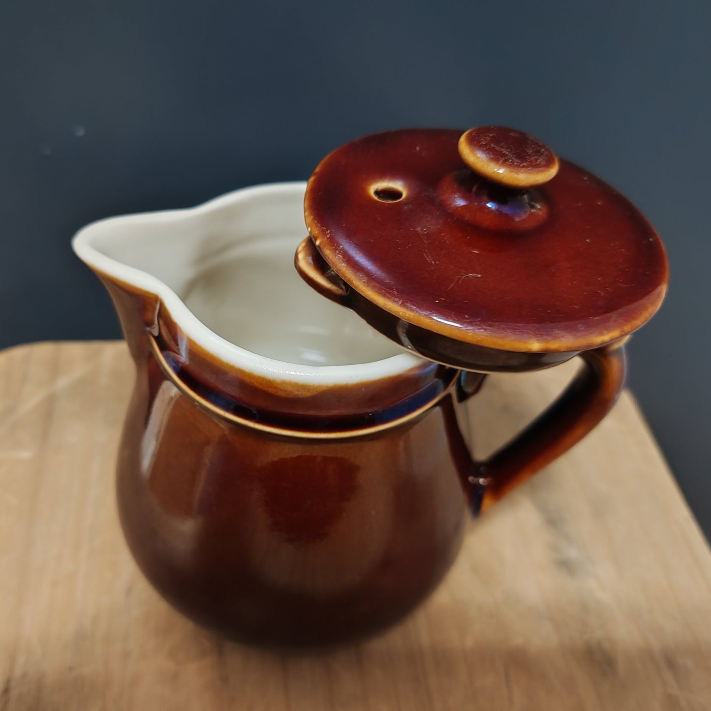 Petite théière vintage – objet de seconde main sélectionné par Déco à Deux