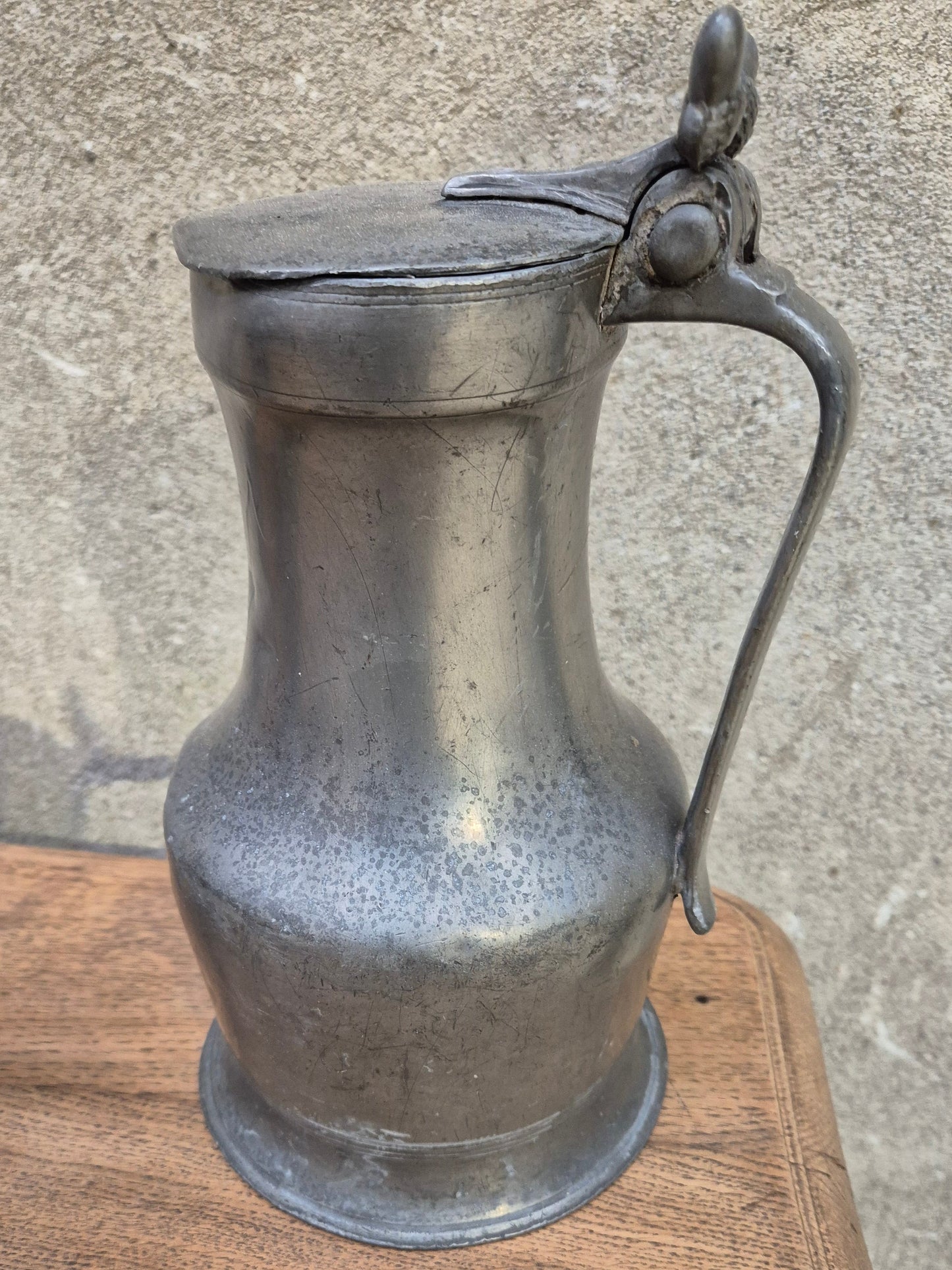 Pichet en étain MOYEN vintage – objet de seconde main sélectionné par Déco à Deux
