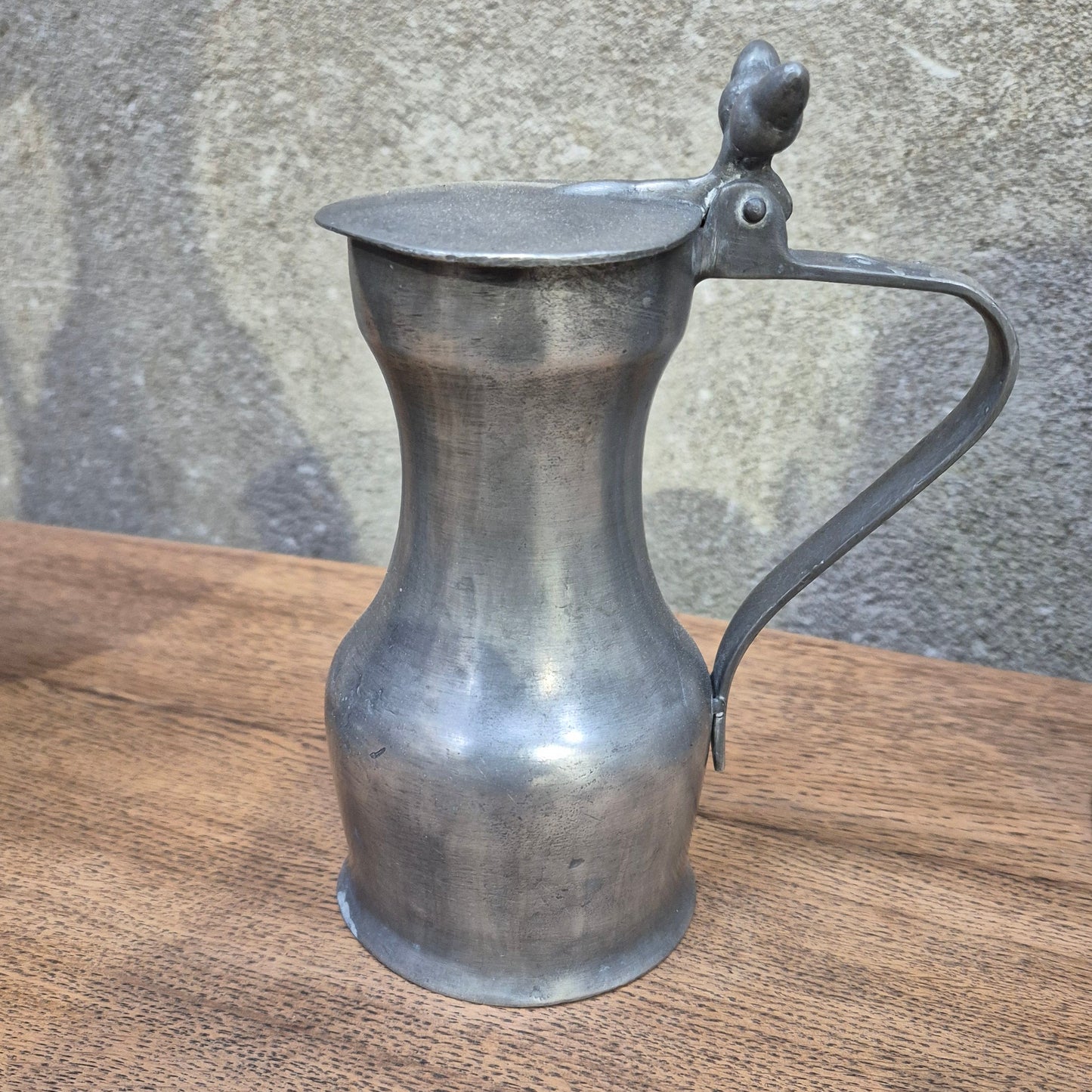 Pichet en étain PETIT vintage – objet de seconde main sélectionné par Déco à Deux
