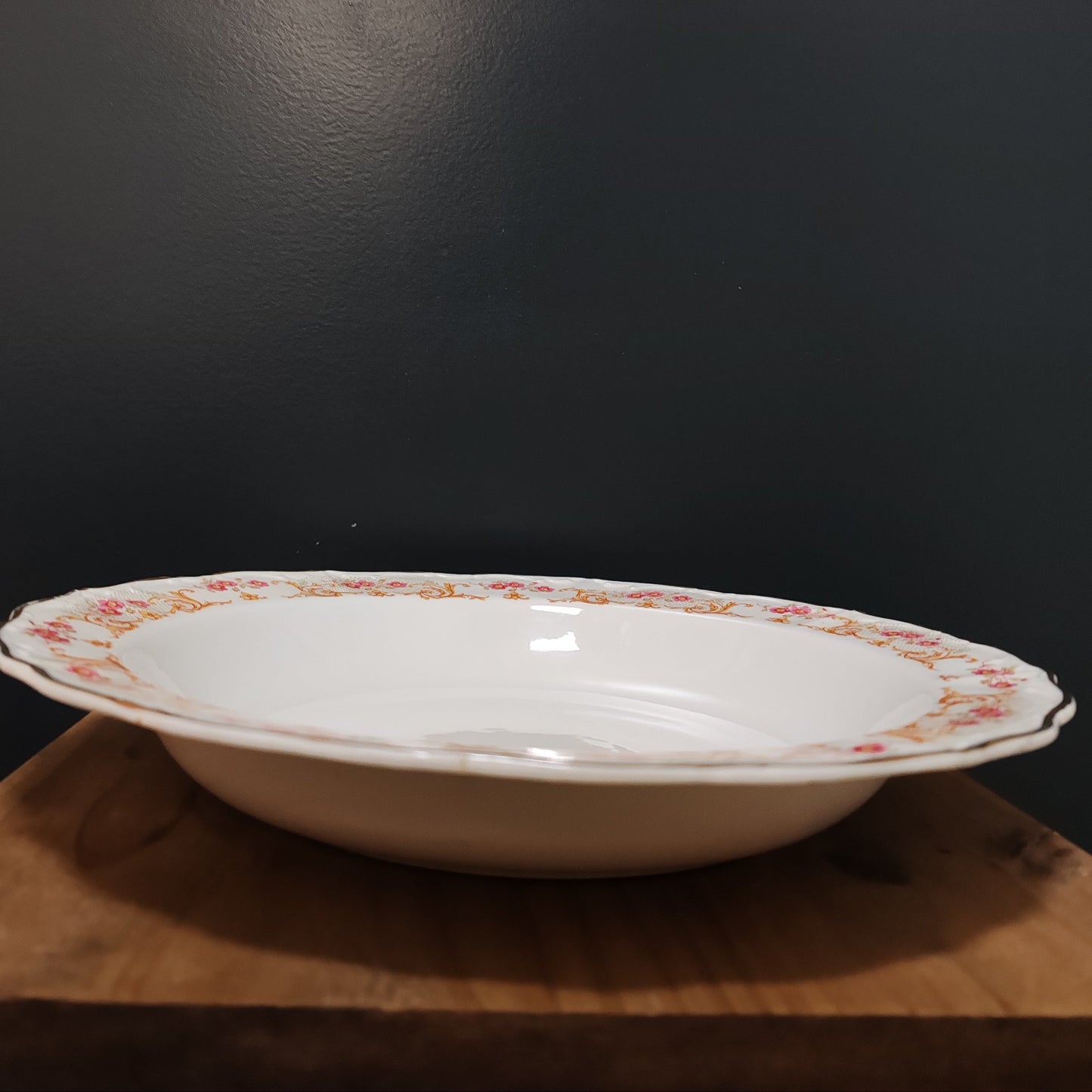 Plat de service en porcelaine Digoin vintage – objet de seconde main sélectionné par Déco à Deux
