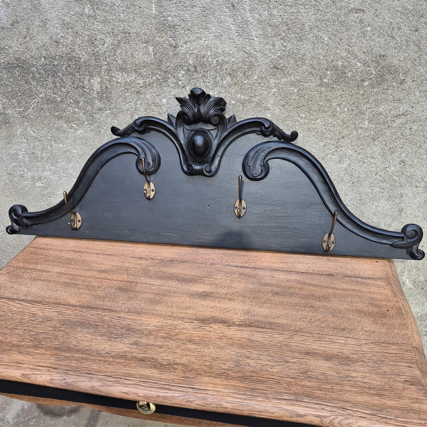 Porte manteau mural vintage – objet de seconde main sélectionné par Déco à Deux
