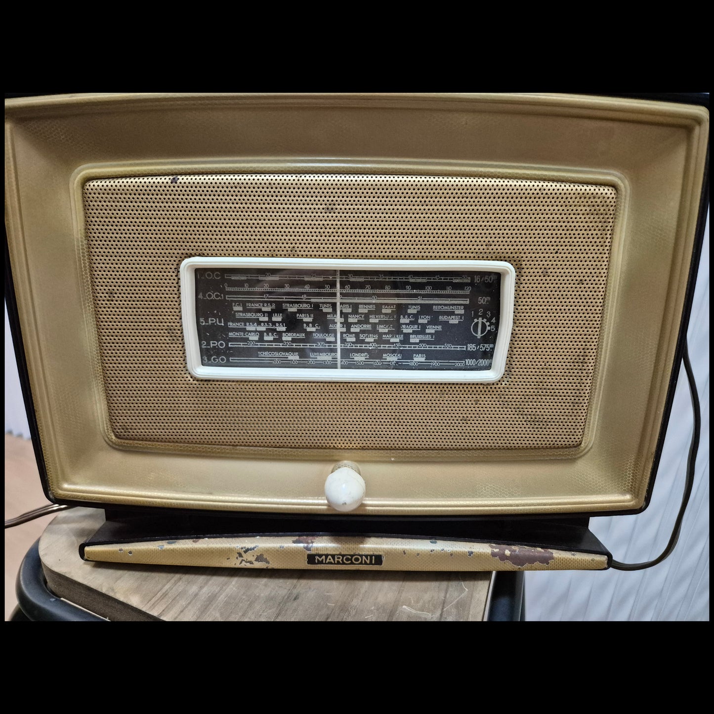 Poste ancien Marconi de 1950 vintage – objet de seconde main sélectionné par Déco à Deux
