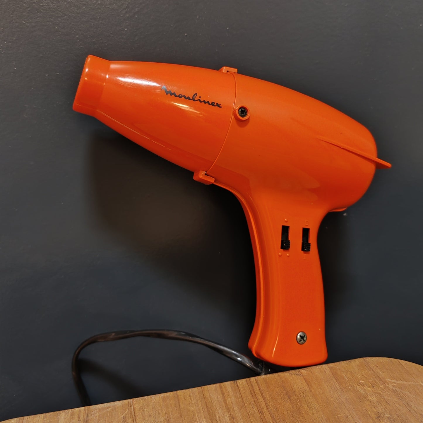 Sèche cheveux vintage Moulinex vintage – objet de seconde main sélectionné par Déco à Deux
